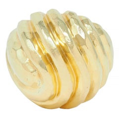 Henry Dunay 1970's Anillo vintage de oro amarillo de 18 quilates con remolino martillado
