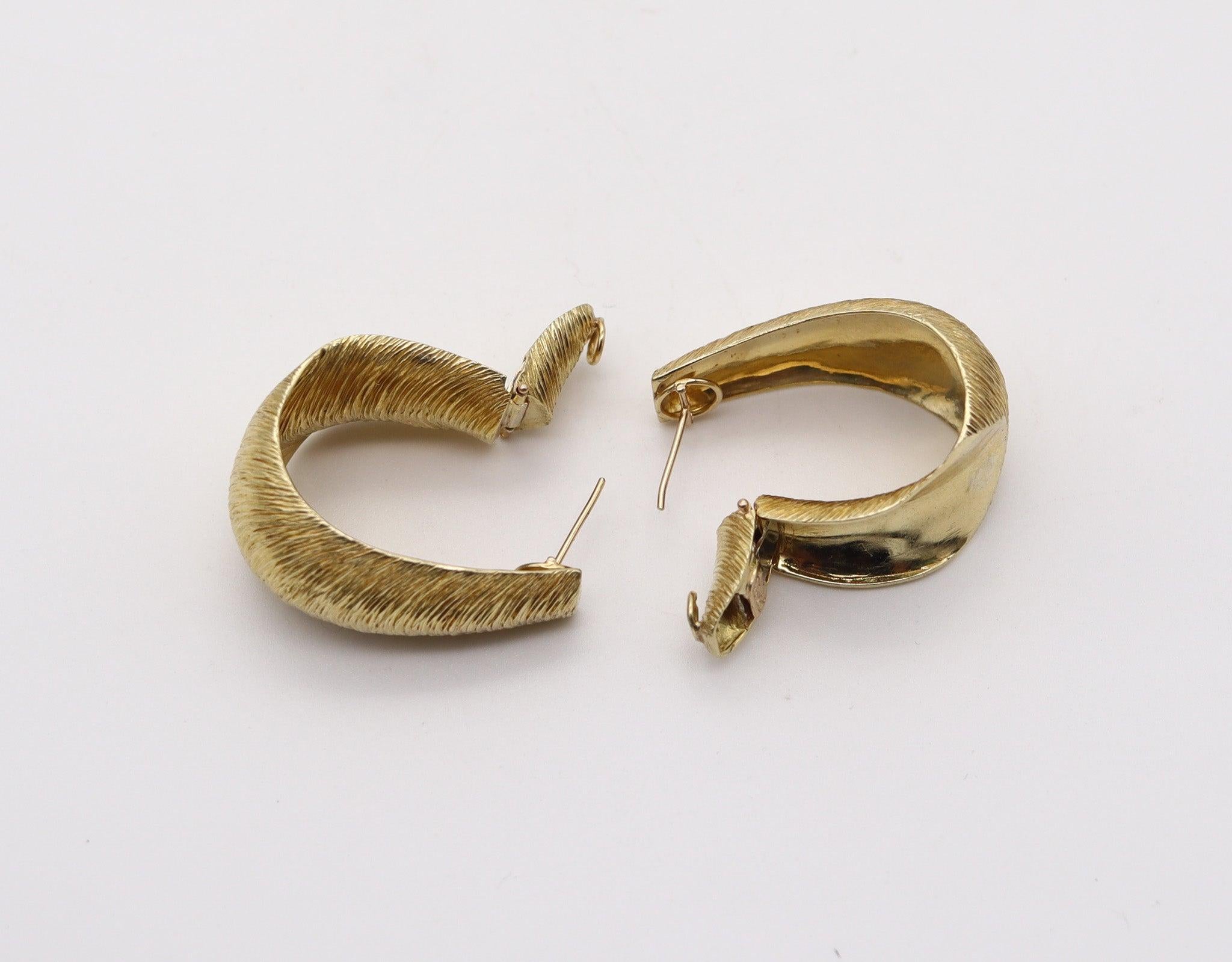 Women's HENRY DUNAY 1980 New York Faceted Hoops Earrings In Solid 18Kt Yellow Gold For Sale