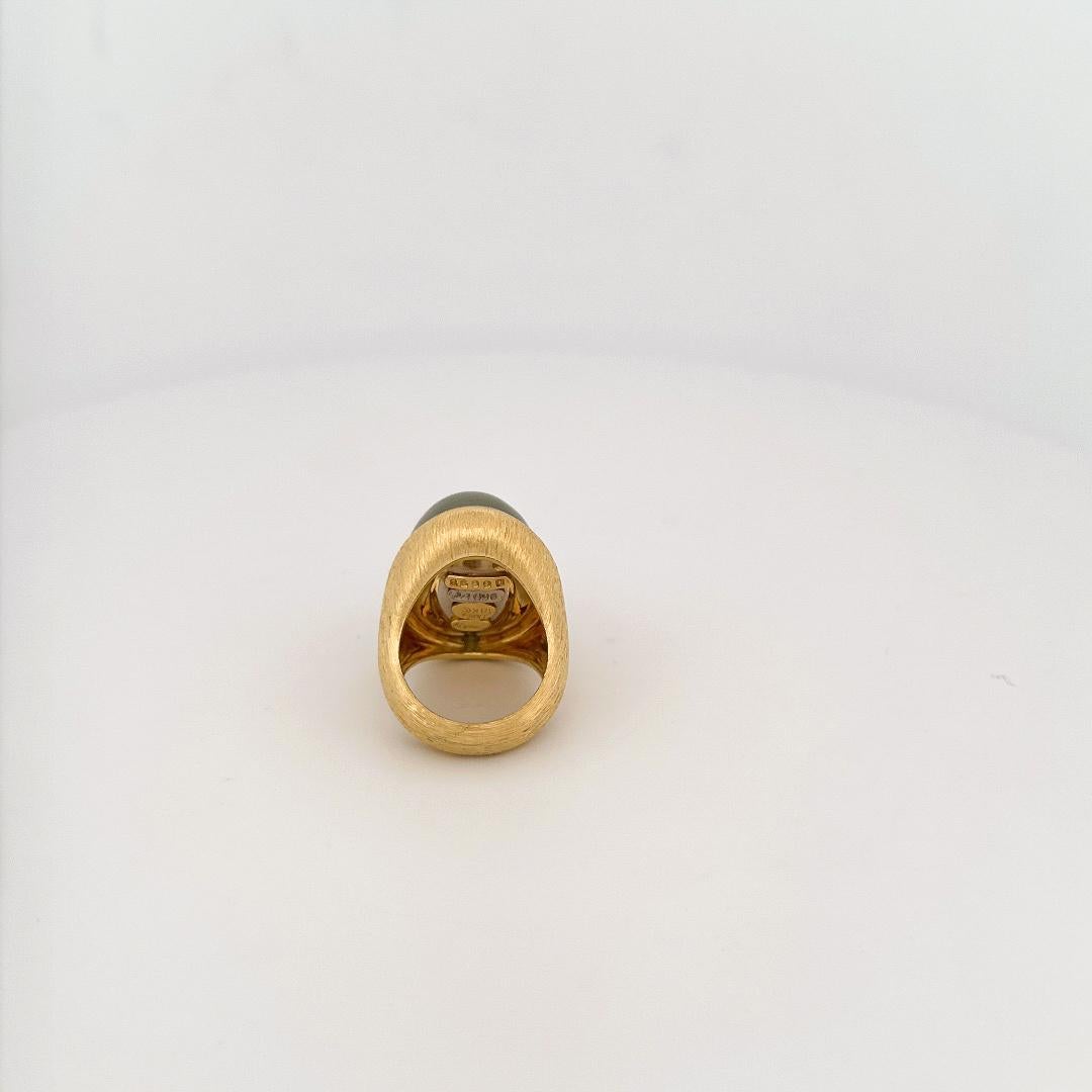 Henry Dunay 1980s 18k Yellow Gold 18.94 Cara Green Moonstone Cabochon Ring 4