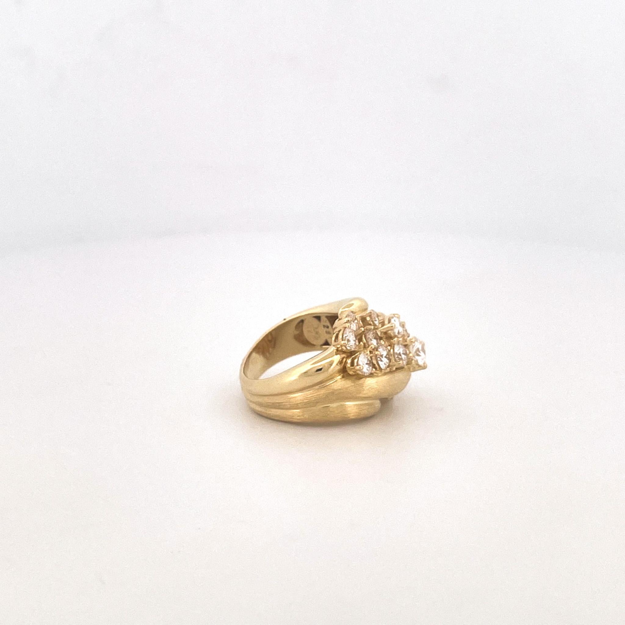 Henry Dunay 1980s 18k Yellow Gold Diamond Knot Ring In Excellent Condition For Sale In Dallas, TX