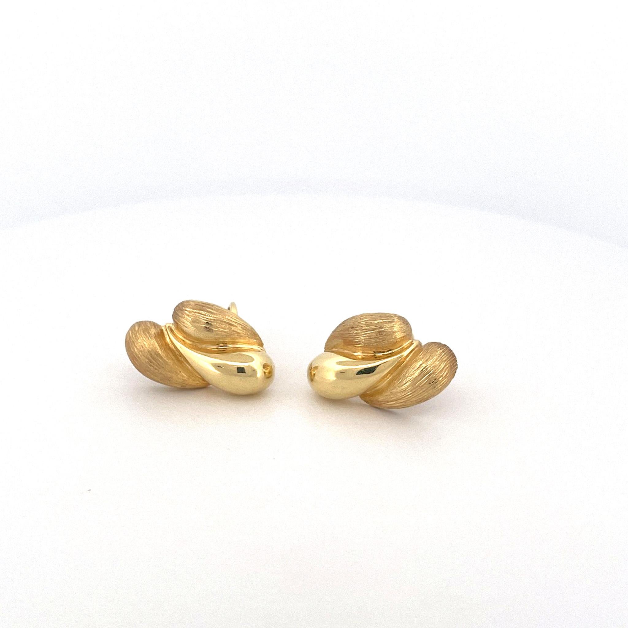 Henry Dunay 1980er Jahre Ohrringe aus 18 Karat Gelbgold mit Säbeloberfläche im Angebot 5