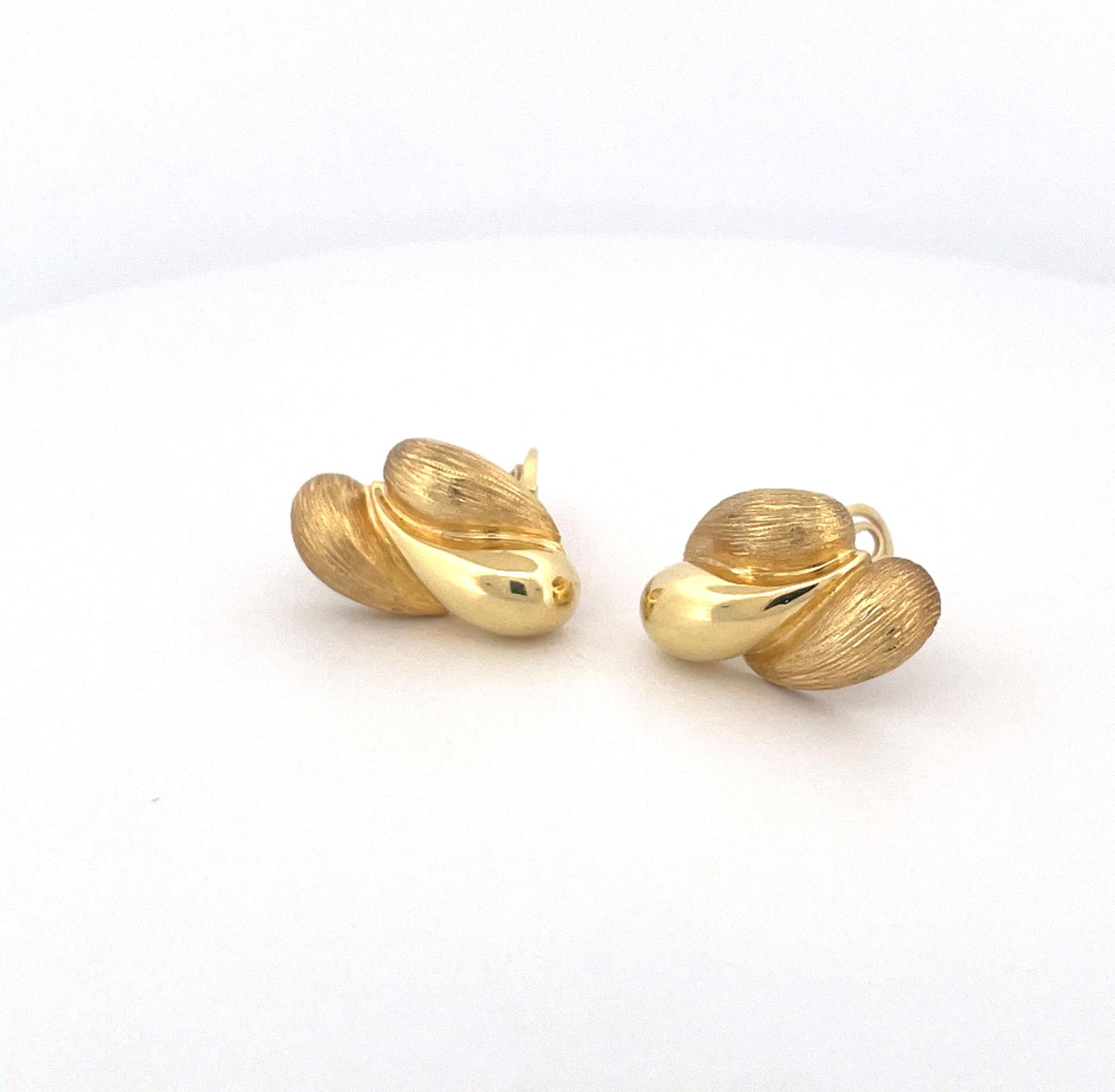 Henry Dunay 1980er Jahre Ohrringe aus 18 Karat Gelbgold mit Säbeloberfläche (Moderne) im Angebot