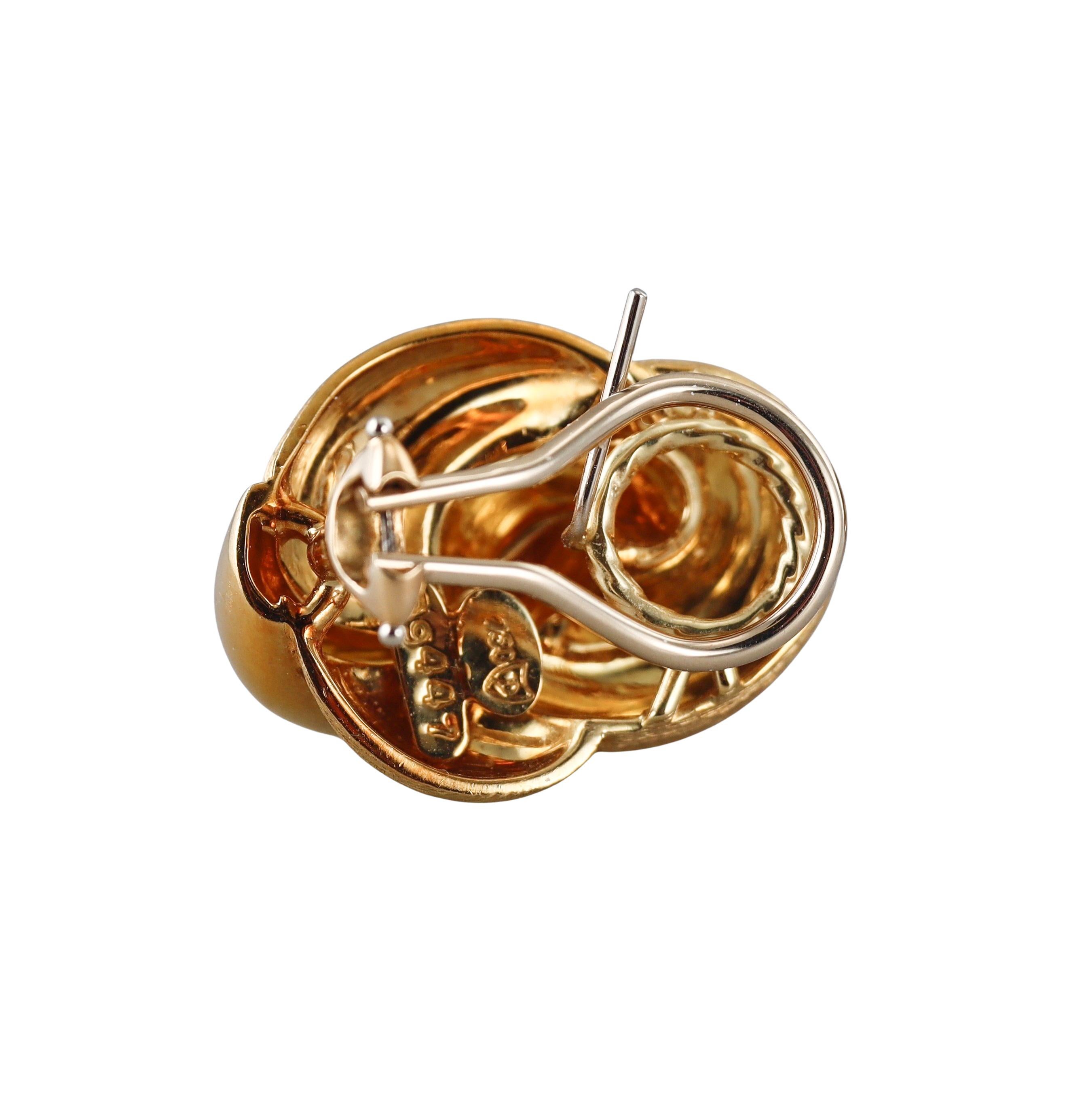 Henry Dunay 'sabi' Finish 18k Yellow Gold Knot Earrings In Excellent Condition For Sale In New York, NY