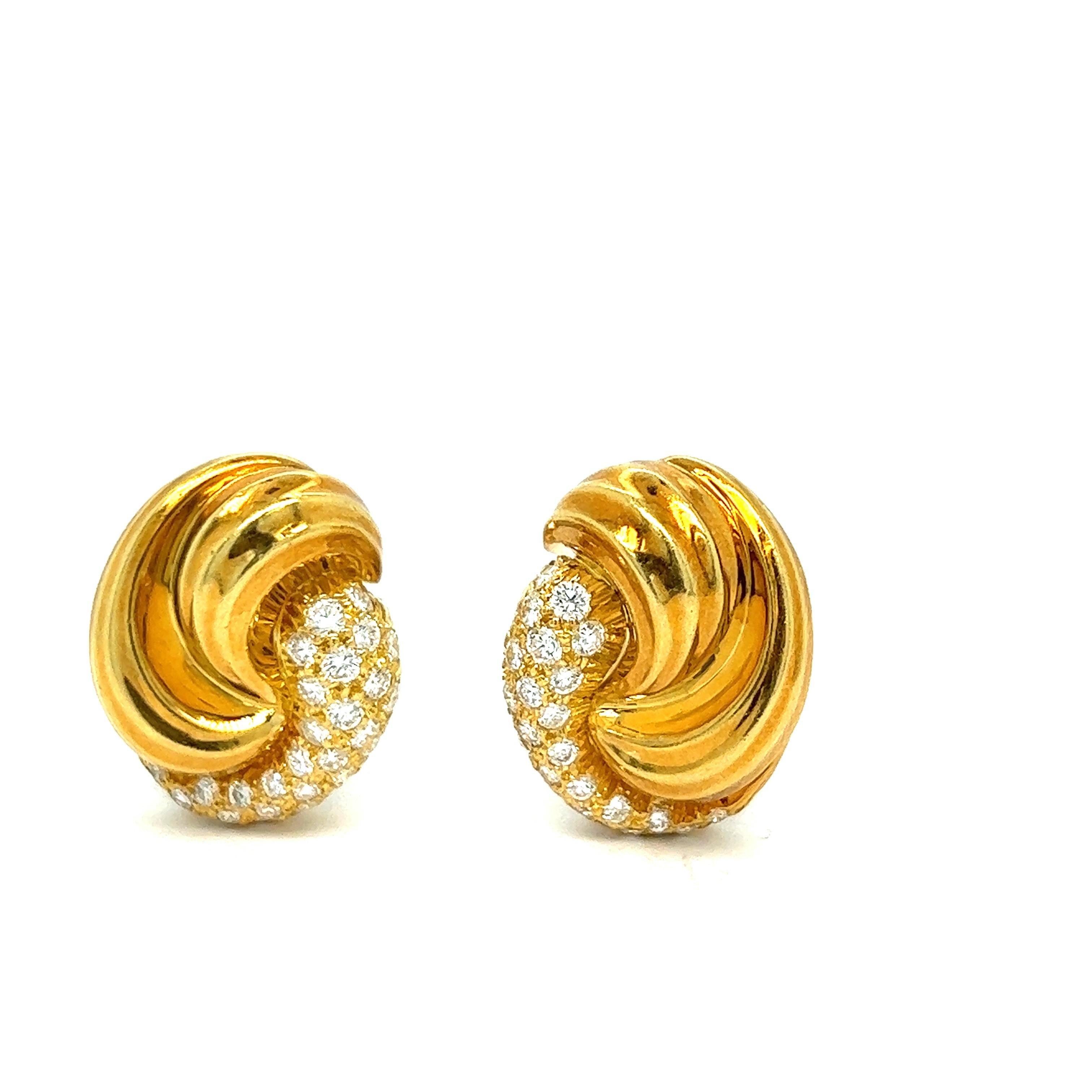 Round Cut Henry Dunay Diamond Gold Earrings For Sale