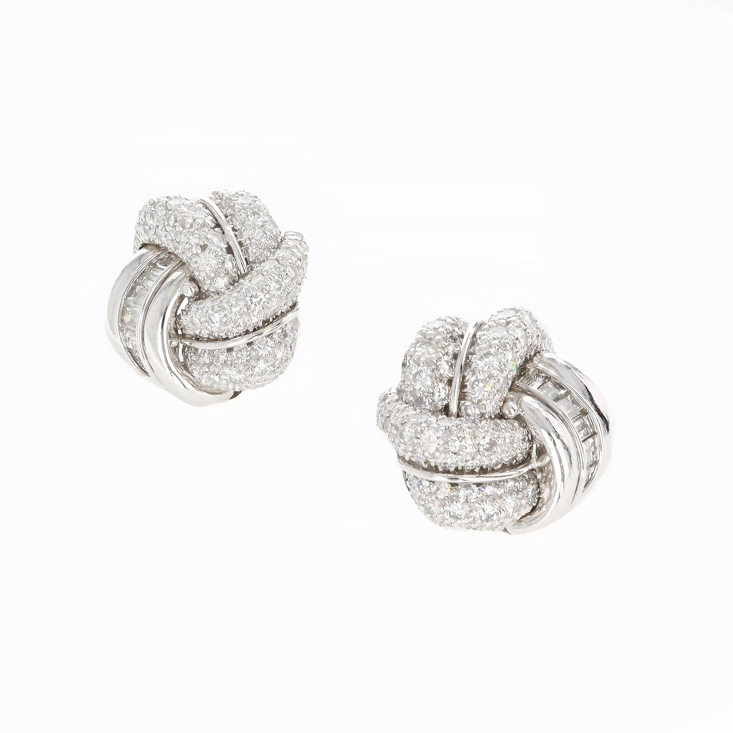 Henry Dunay Diamond Knot Earrings In Excellent Condition In NEW ORLEANS, LA