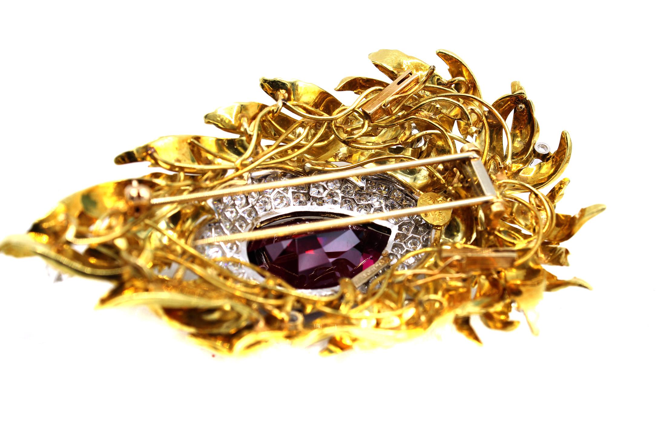 Henry Dunay Diamond Rhodolite Garnet 18 Karat Gold Brooch In Excellent Condition In New York, NY