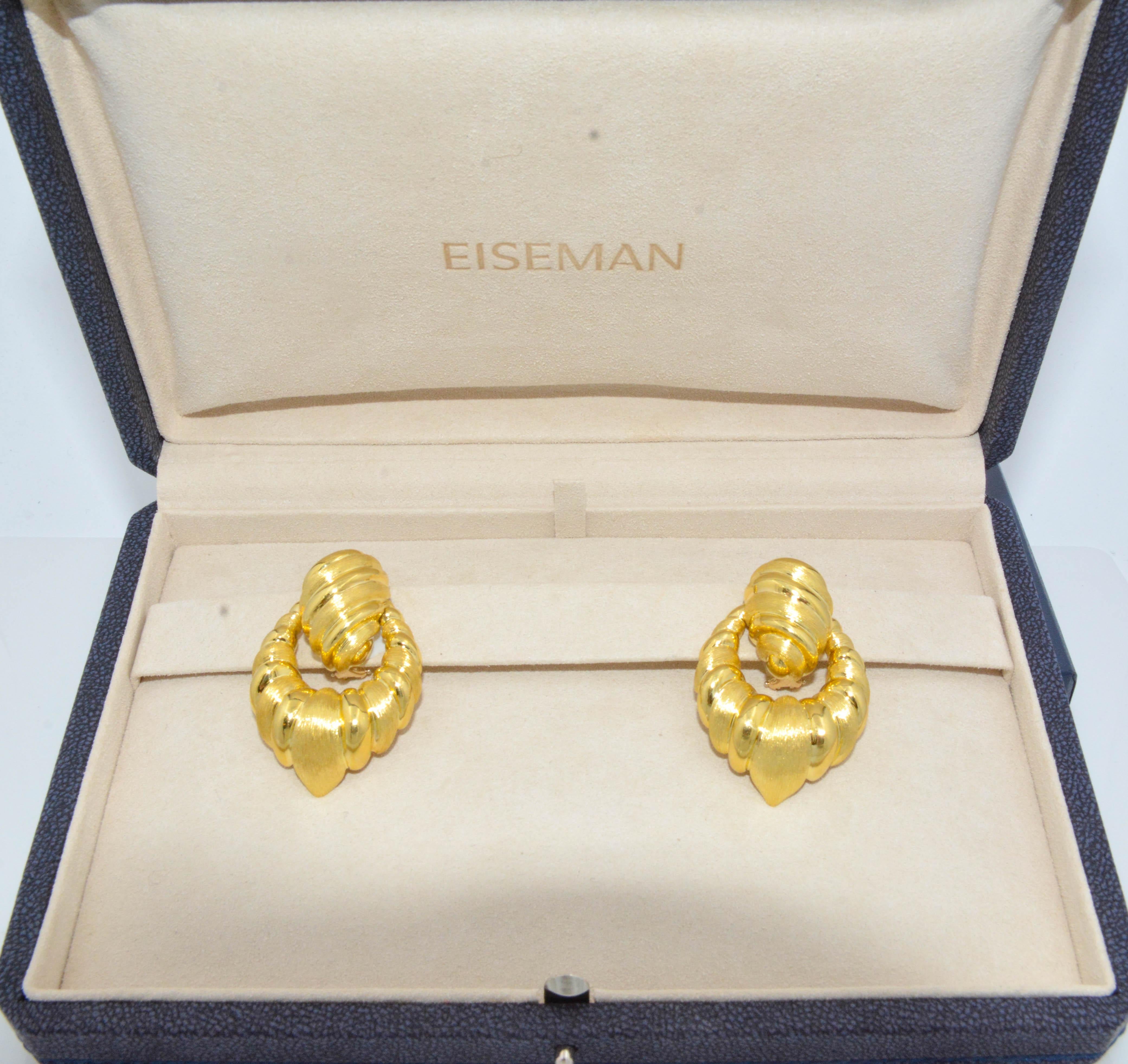 Henry Dunay Doorknocker Satin Polish 18 Karat Yellow Gold Clip Earrings In Excellent Condition In Dallas, TX