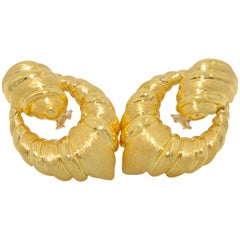 Henry Dunay Doorknocker Satin Polish 18 Karat Yellow Gold Clip Earrings