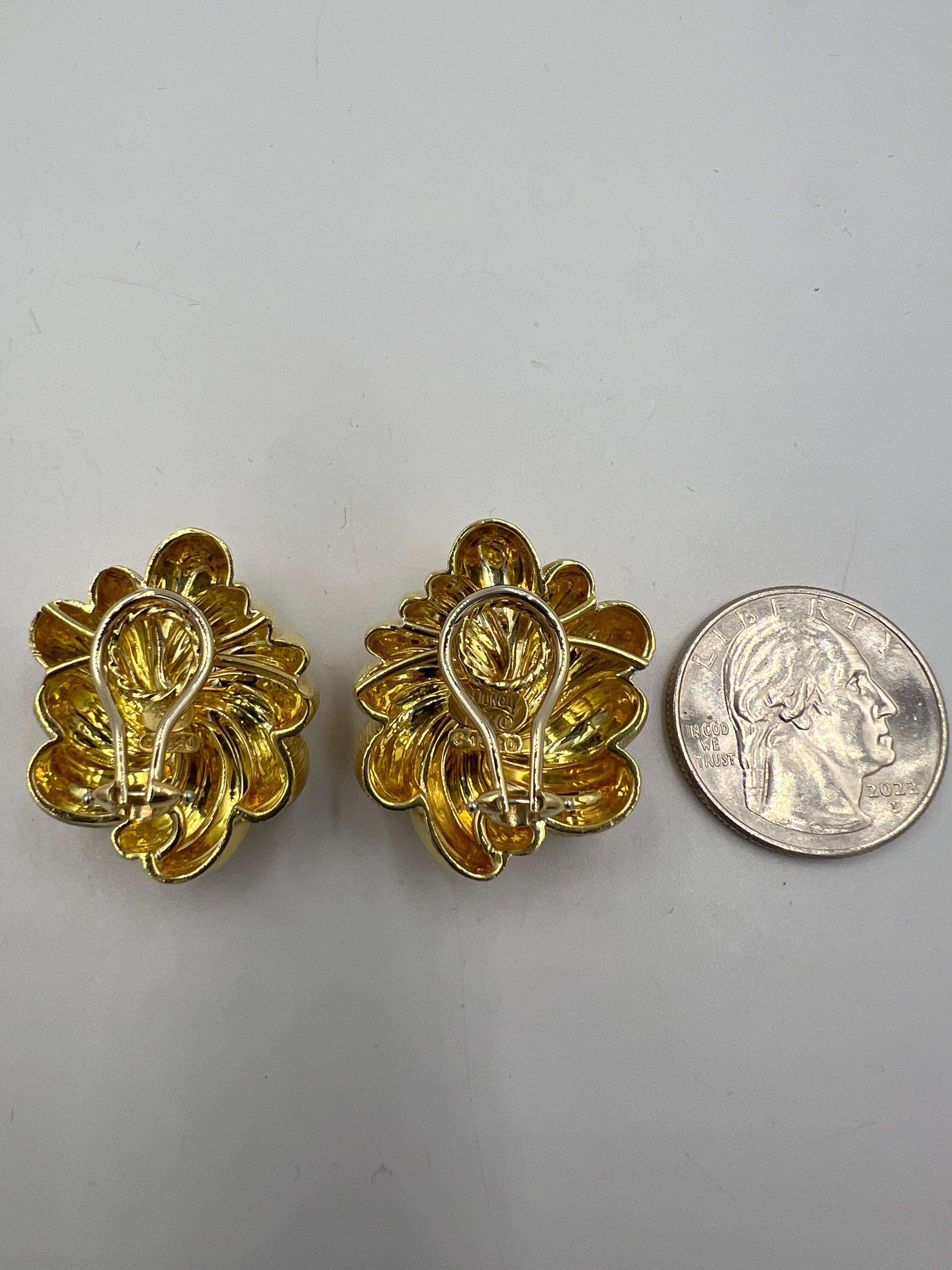 Henry Dunay Pendientes De Clip De Oro Amarillo De 18k Con Remolino Floral Sabi Y Fi Brillante en venta 5