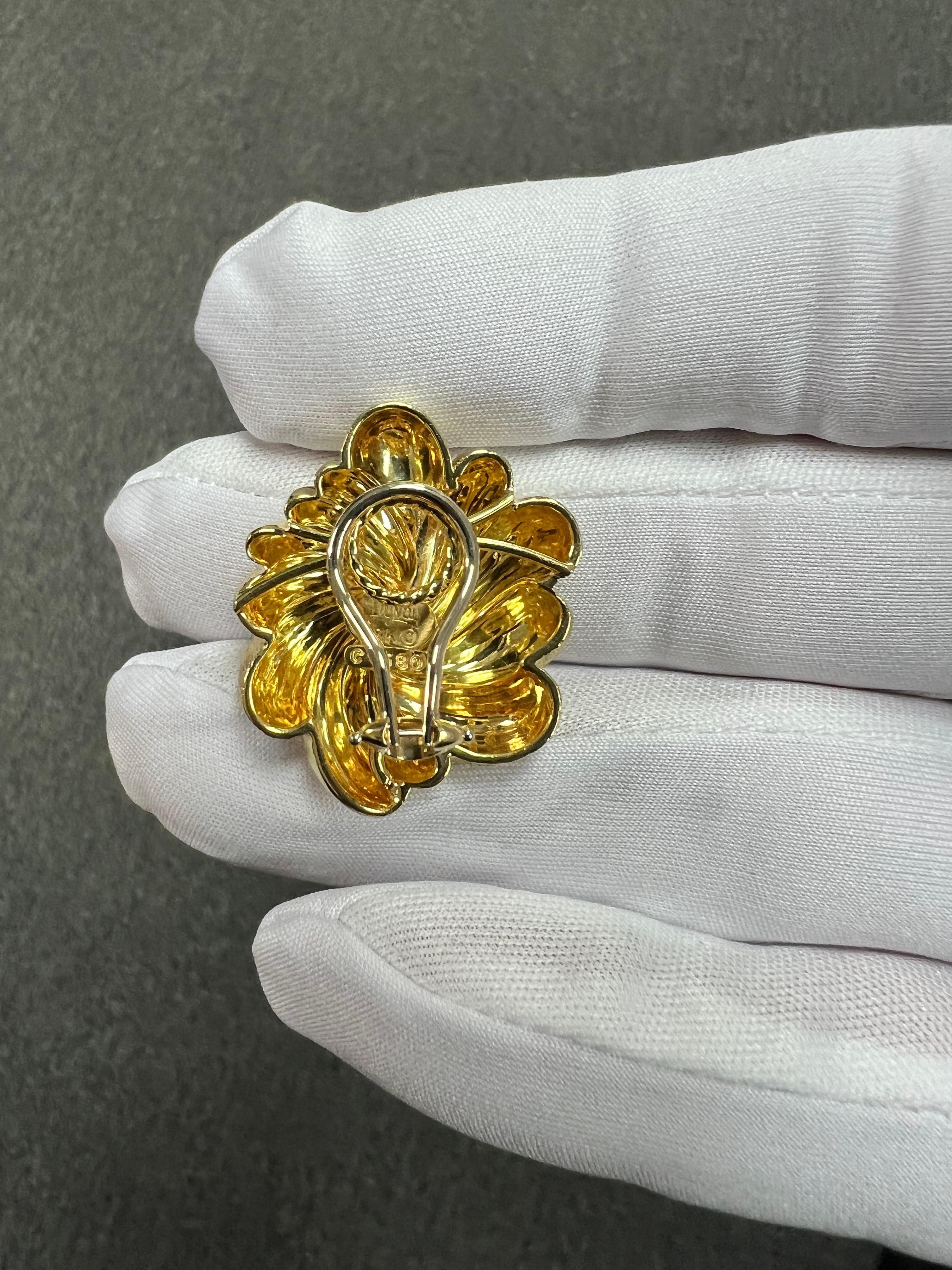 Henry Dunay Pendientes De Clip De Oro Amarillo De 18k Con Remolino Floral Sabi Y Fi Brillante en venta 10