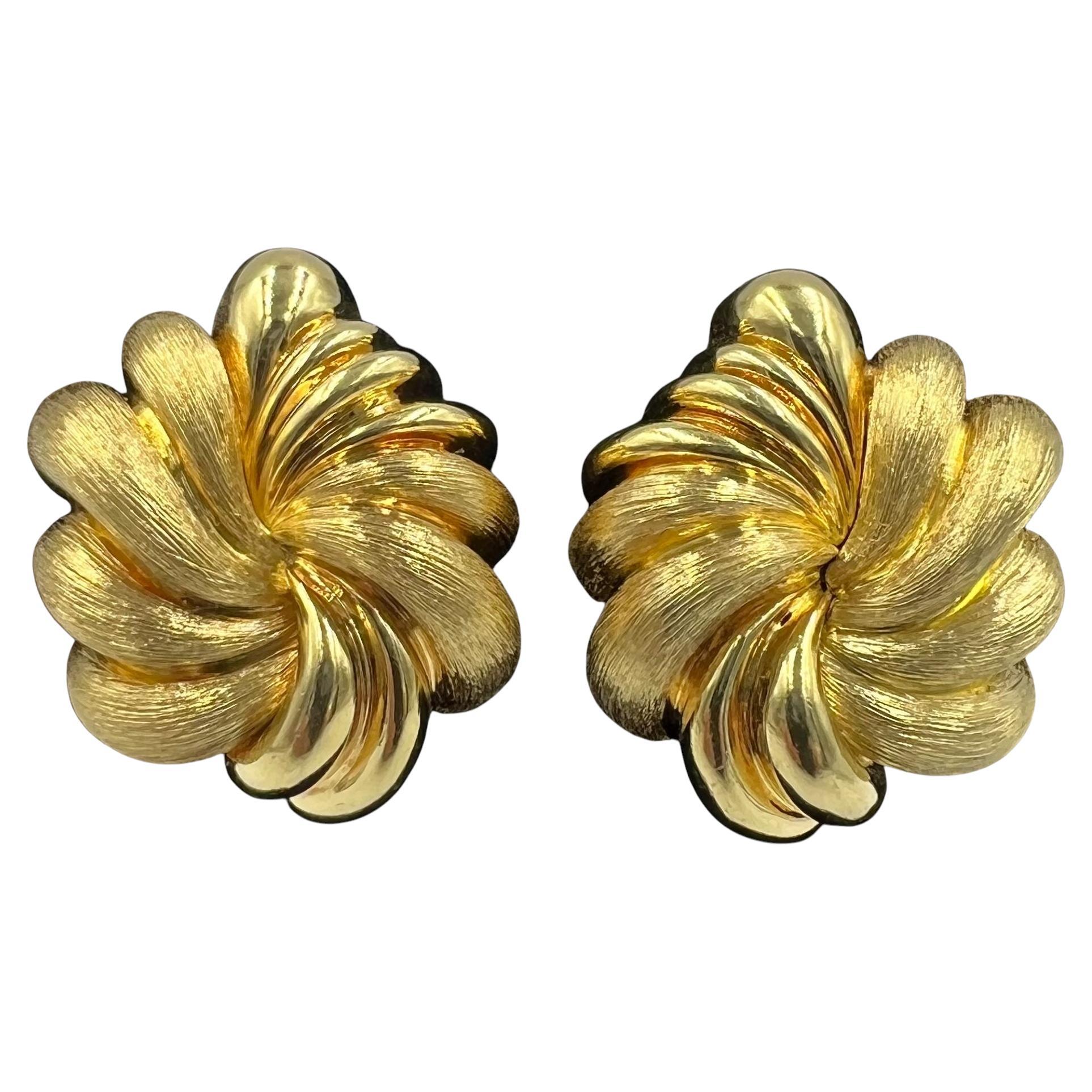 Henry Dunay Pendientes De Clip De Oro Amarillo De 18k Con Remolino Floral Sabi Y Fi Brillante