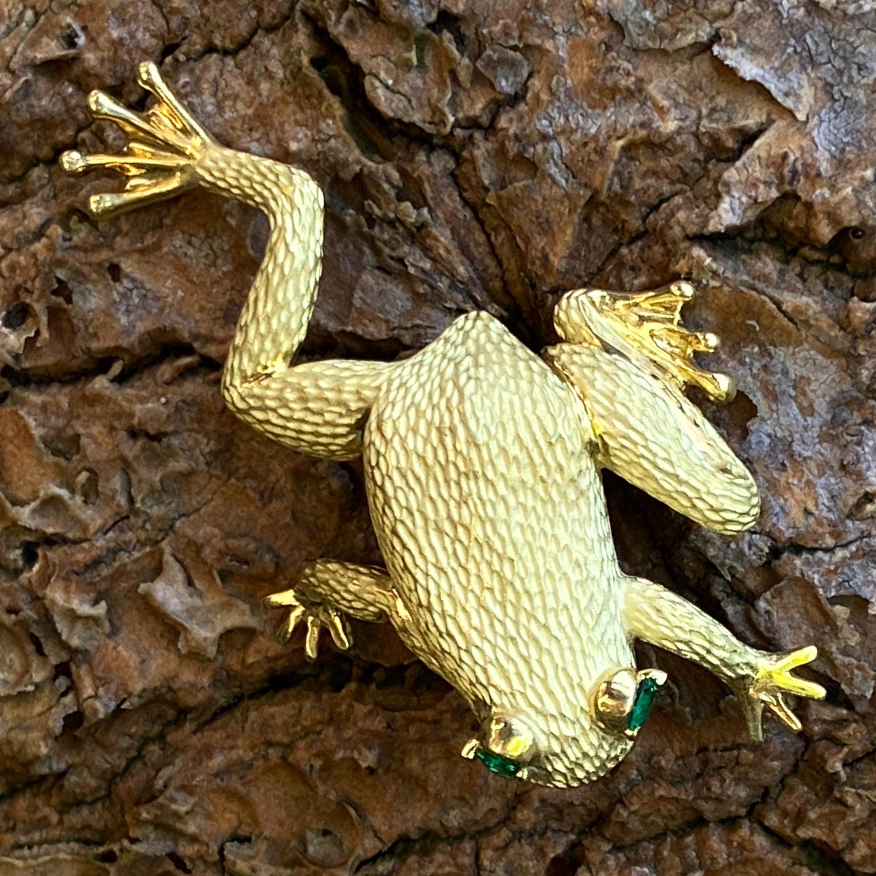 Henry Dunay Frog Brooch in 18 Karat Gold with Emerald Eyes 5