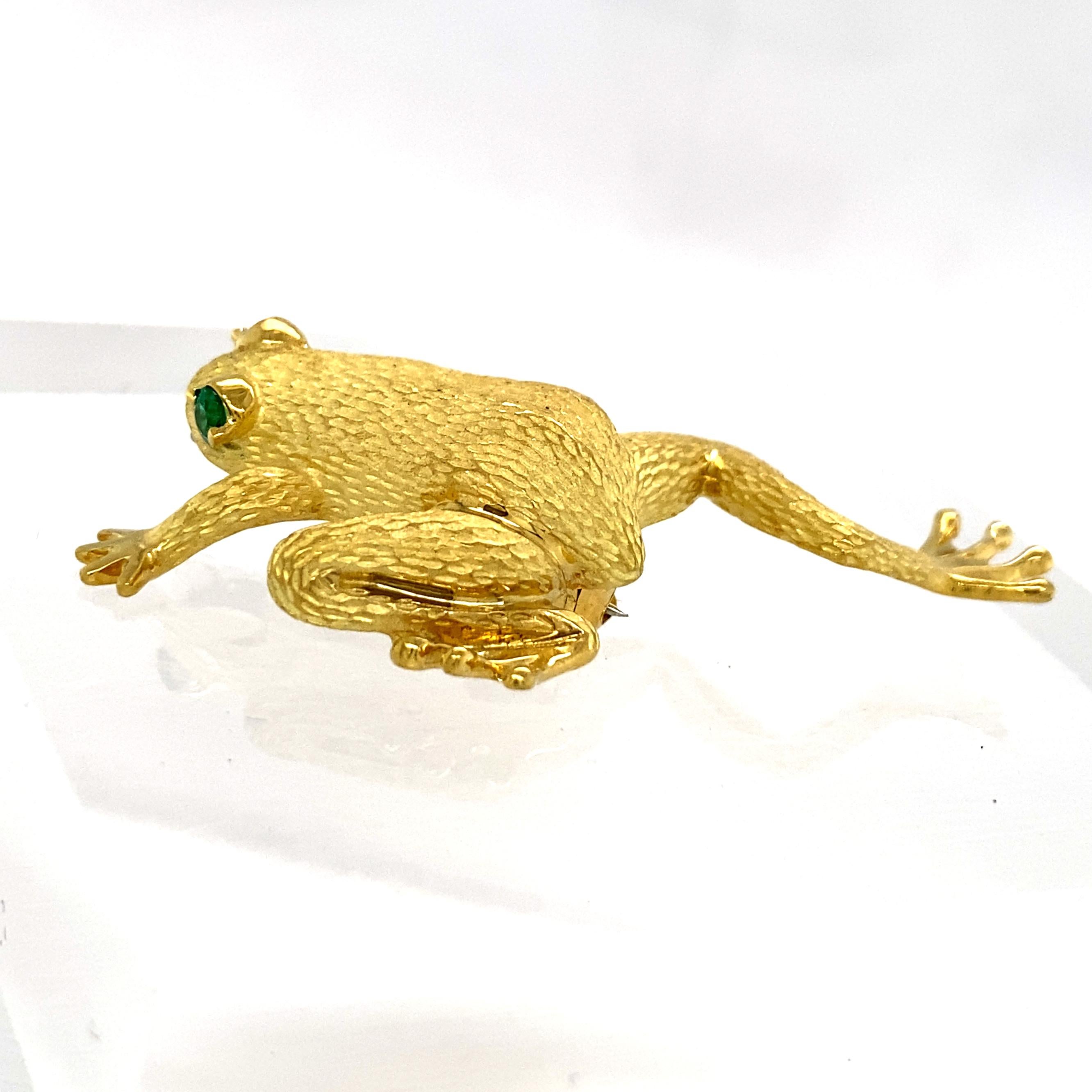 Henry Dunay Frog Brooch in 18 Karat Gold with Emerald Eyes In Excellent Condition In Sherman Oaks, CA