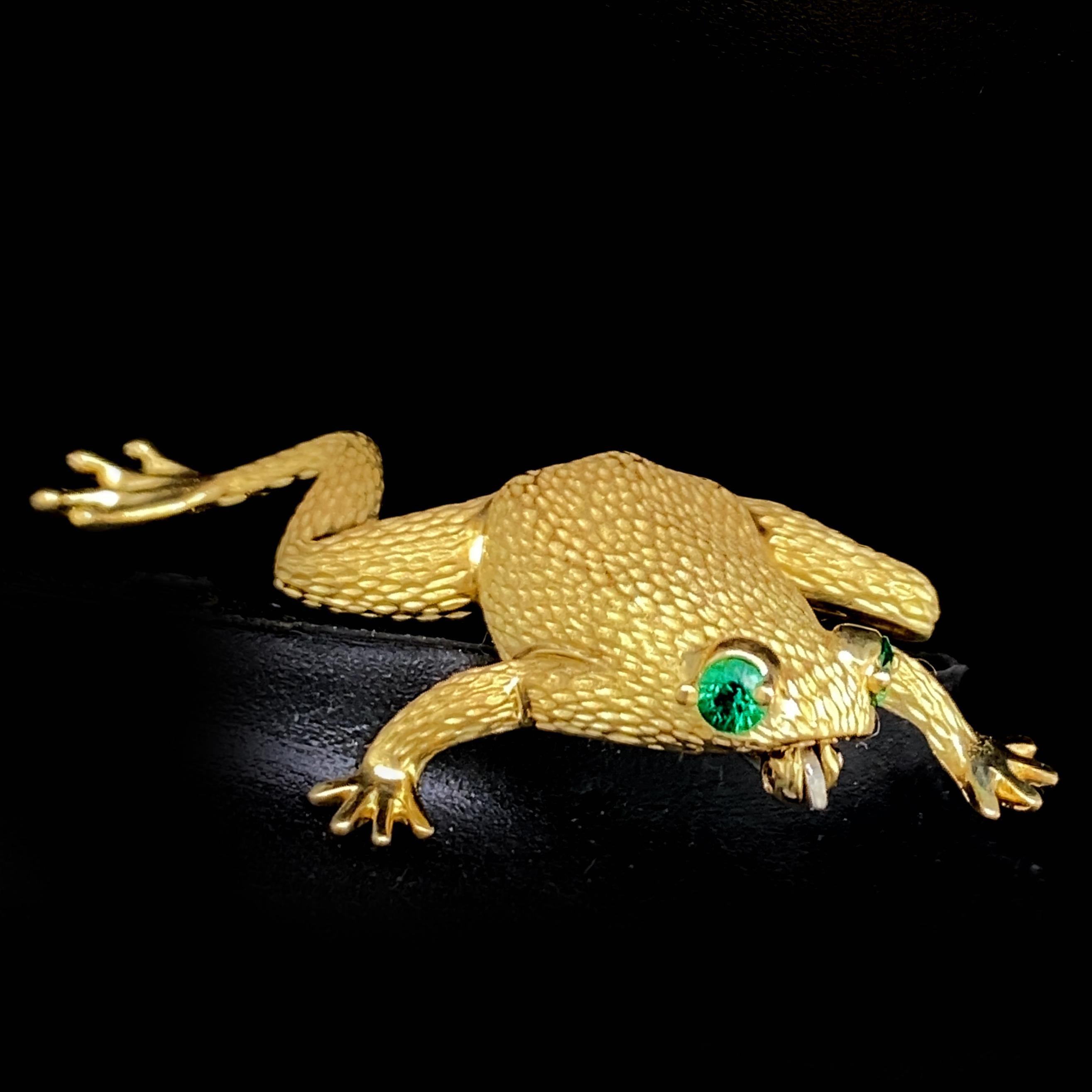 Henry Dunay Frog Brooch in 18 Karat Gold with Emerald Eyes 3