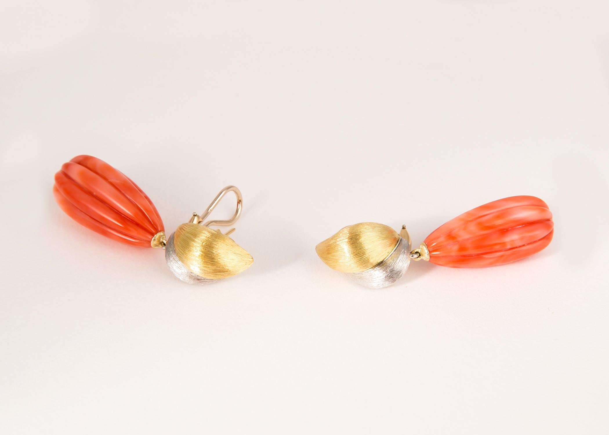 Henry Dunay Gold Platinum and Coral Drop Earrings In Excellent Condition In Atlanta, GA