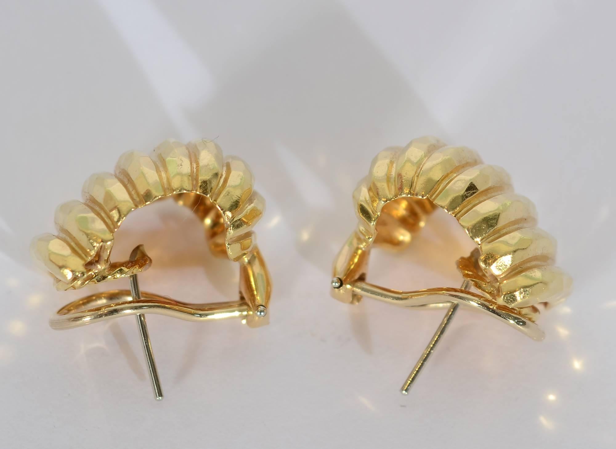 Henry Dunay Gold Ribbed Earrings In Excellent Condition For Sale In Darnestown, MD