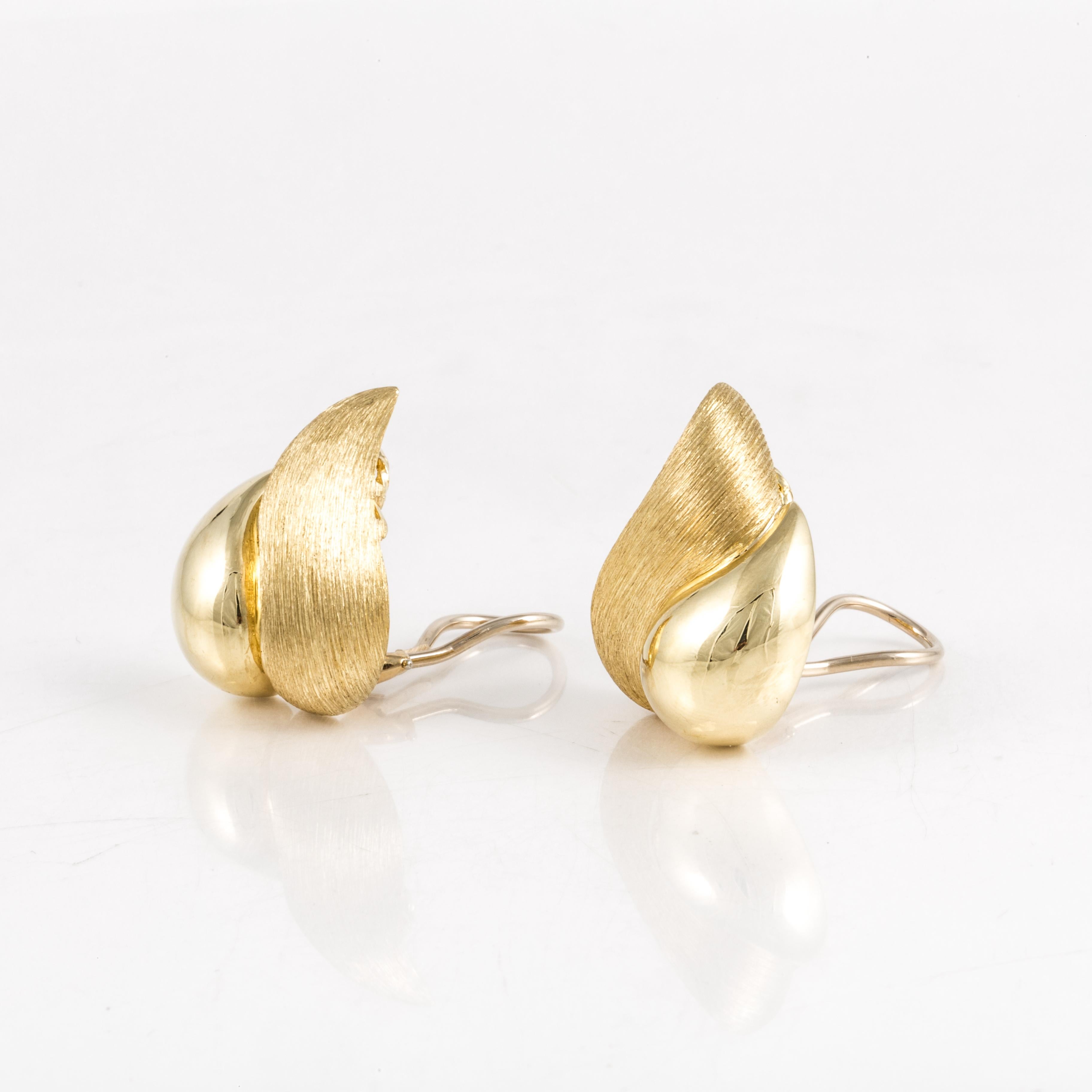 Henry Dunay earrings are 18K yellow gold with both a high polish and Sabi finish.  They are marked 