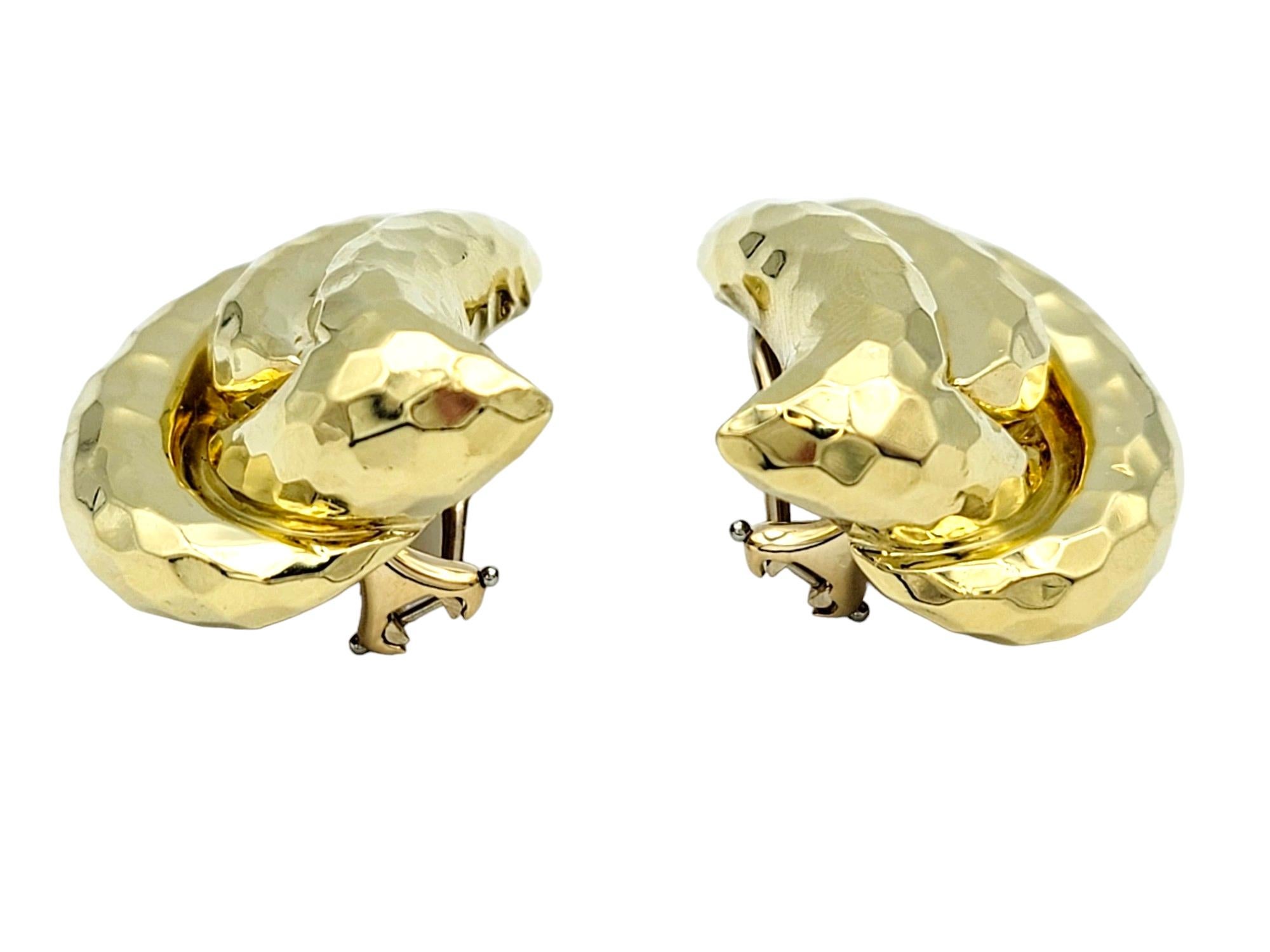 Henry Dunay Hammered Finish Large Clip-on Earrings Set in 18 Karat Yellow Gold In Good Condition For Sale In Scottsdale, AZ
