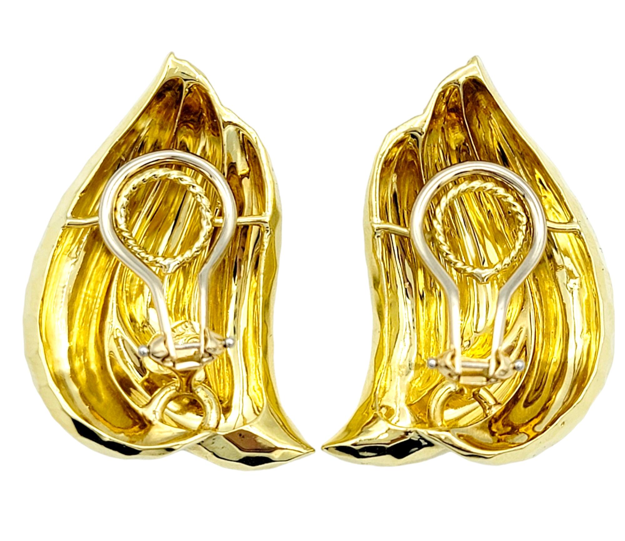 Henry Dunay Hammered Finish Large Clip-on Earrings Set in 18 Karat Yellow Gold For Sale 1
