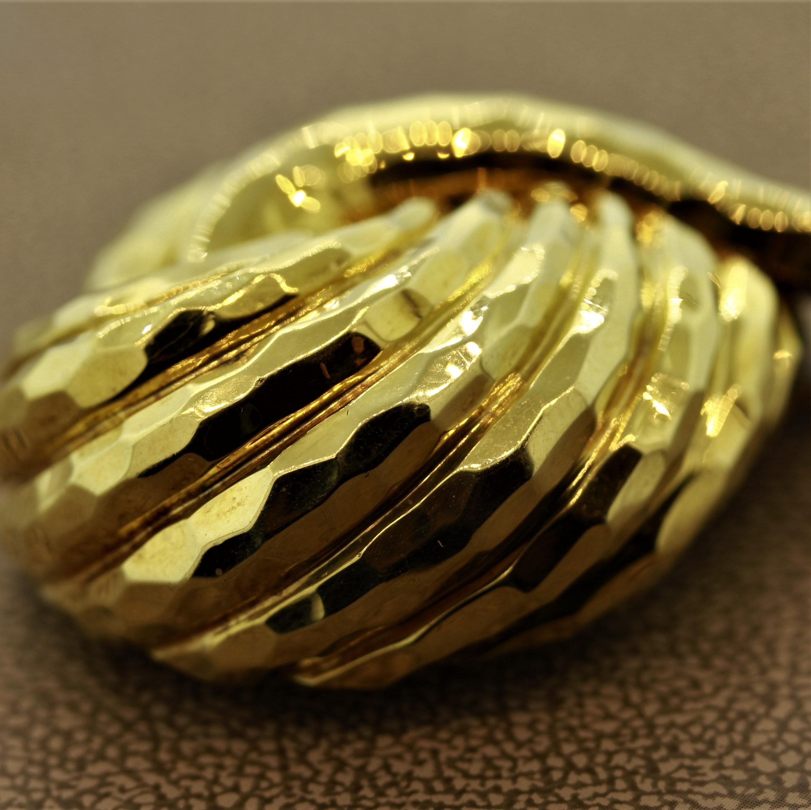 Henry Dunay Hammered Gold Brooch In Excellent Condition For Sale In Beverly Hills, CA