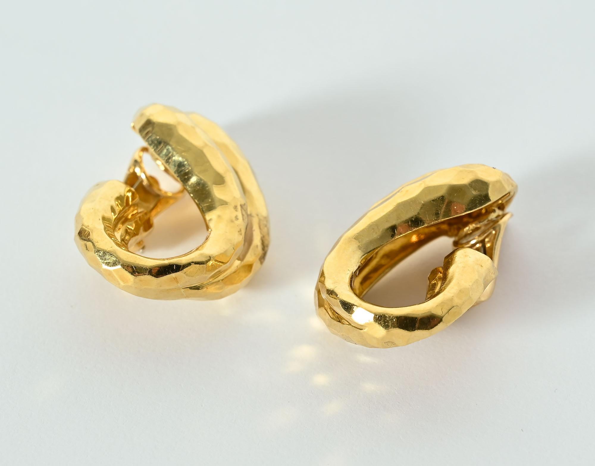 Henry Dunay Hammered Gold Earrings In Excellent Condition In Darnestown, MD