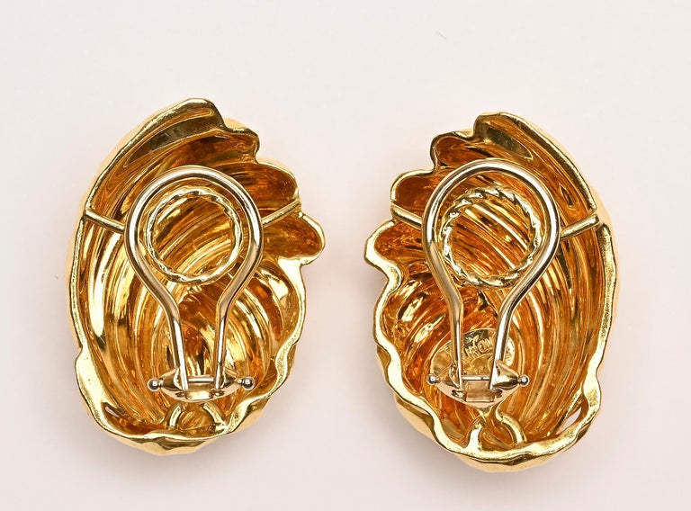Henry Dunay Hammered Gold Earrings In Excellent Condition For Sale In Darnestown, MD