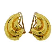 Pendientes de medio aro de oro martillado Henry Dunay