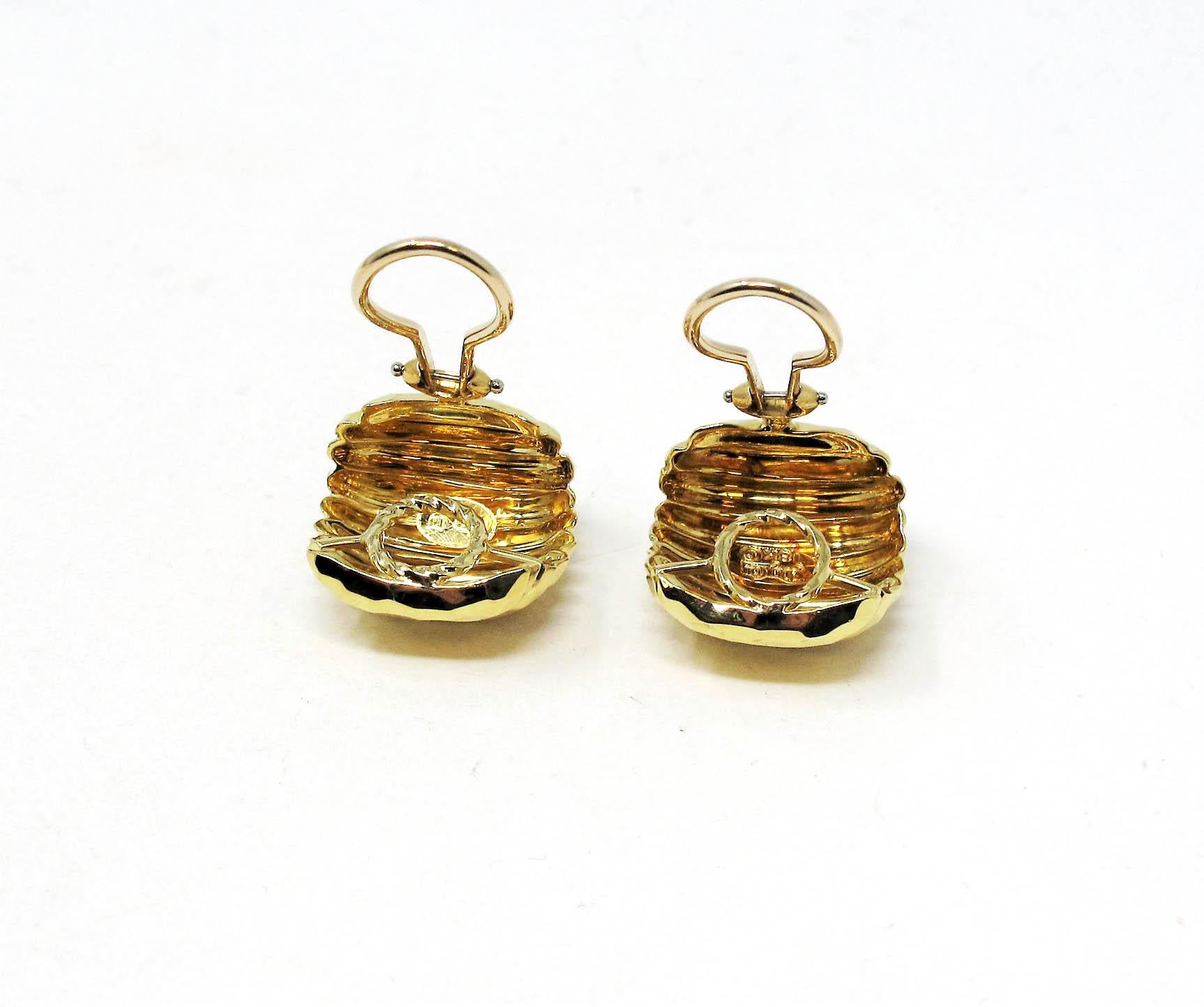 Henry Dunay Hammered Ridged 18 Karat Yellow Gold Clip-On Earrings In Good Condition For Sale In Scottsdale, AZ