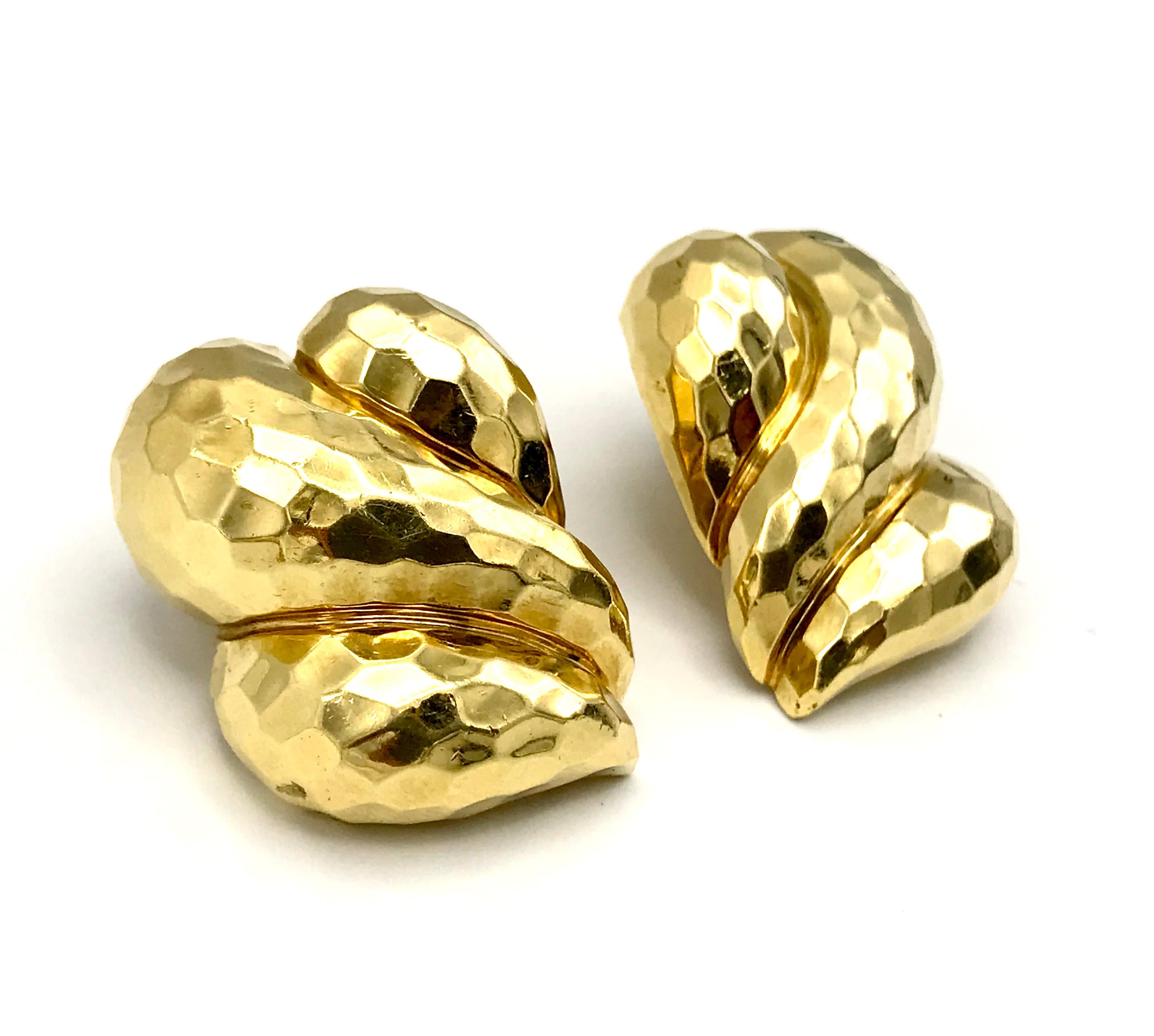 18k yellow gold Henry Dunay clip-on earrings designed in Dunay's recognizable hammered style. Stamped with Henry Dunay maker's mark and a hallmark for 18k gold. 
Measurements: 1 1/8