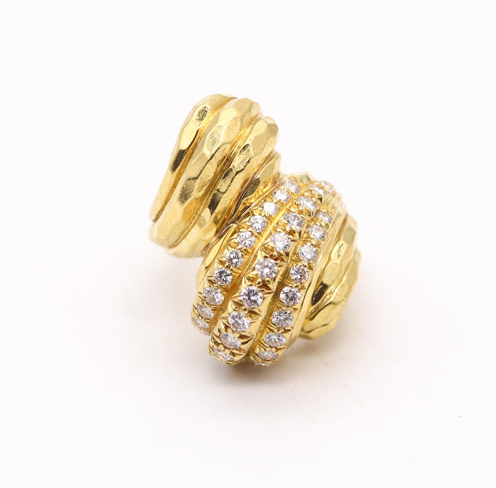 Modernist HENRY DUNAY New York Cocktail Ring In Solid 18Kt Yellow Gold With VS Diamonds For Sale
