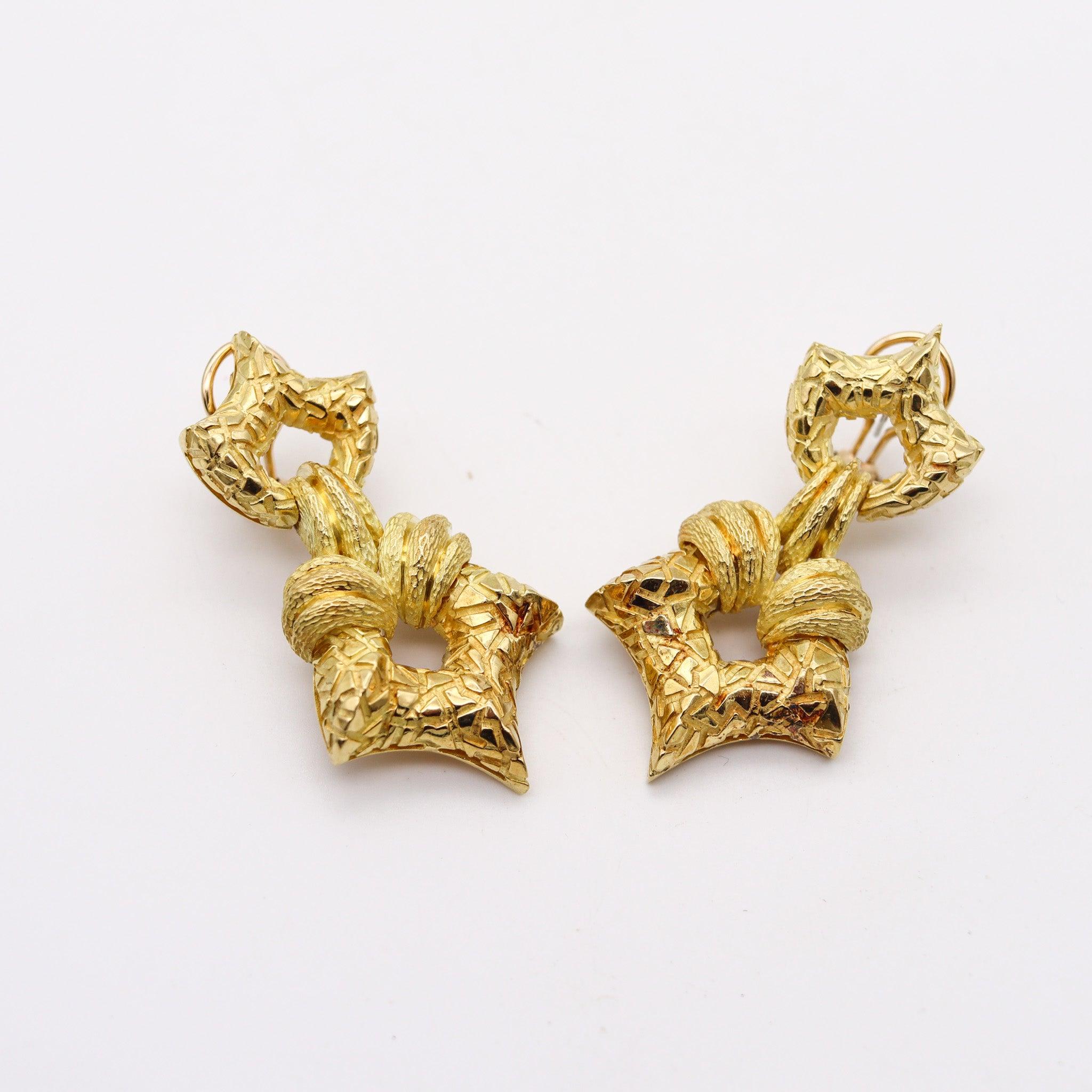 HENRY DUNAY New York Door Knockers Drop Earrings In Solid 18Kt Yellow Gold In Excellent Condition For Sale In Miami, FL