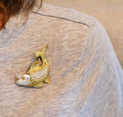HENRY DUNAY New York Fish Brooch In Solid 18Kt Yellow Gold With VS Diamonds