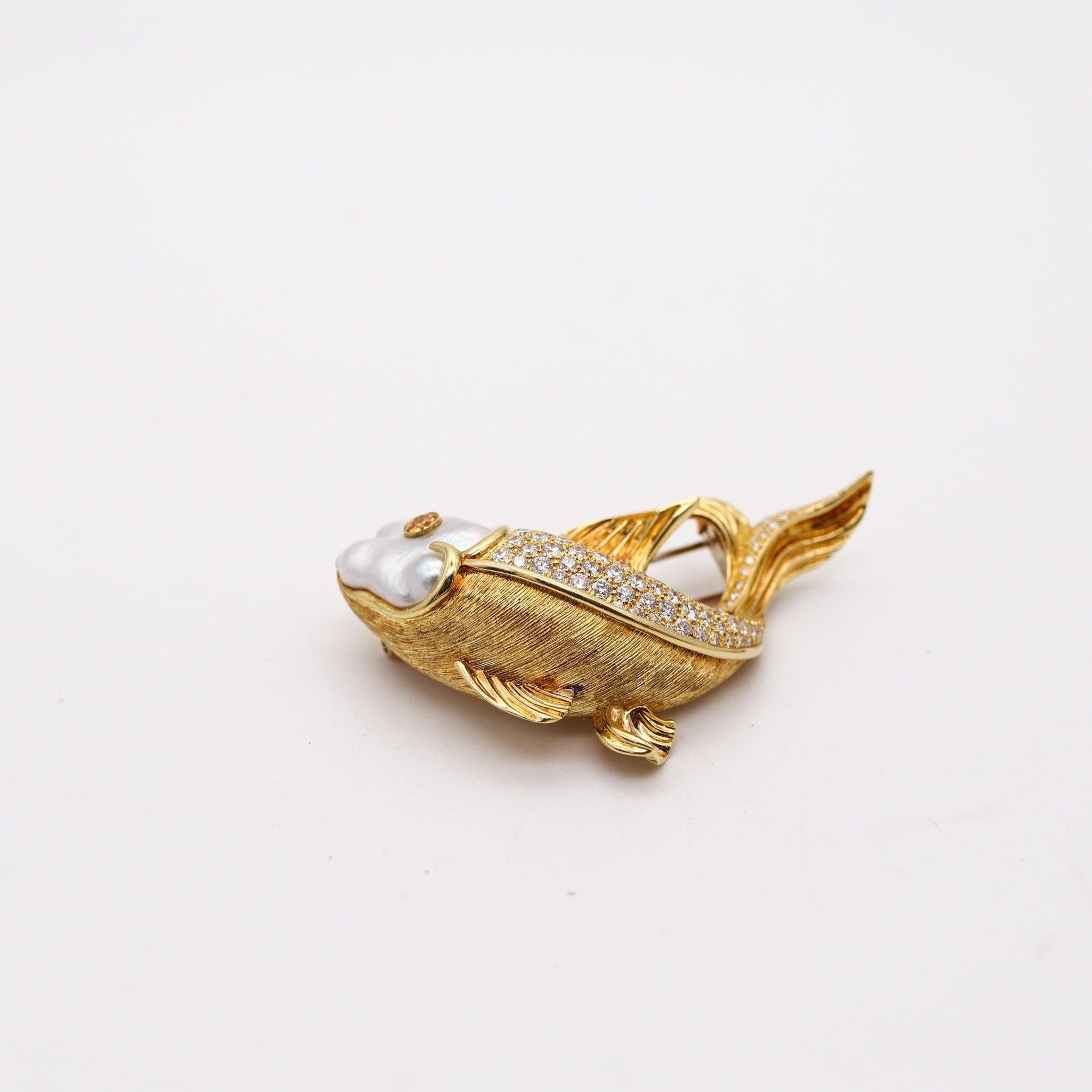 Taglio brillante HENRY Dunay Spilla a forma di pesce di New York in oro giallo massiccio 18Kt con diamanti VS in vendita
