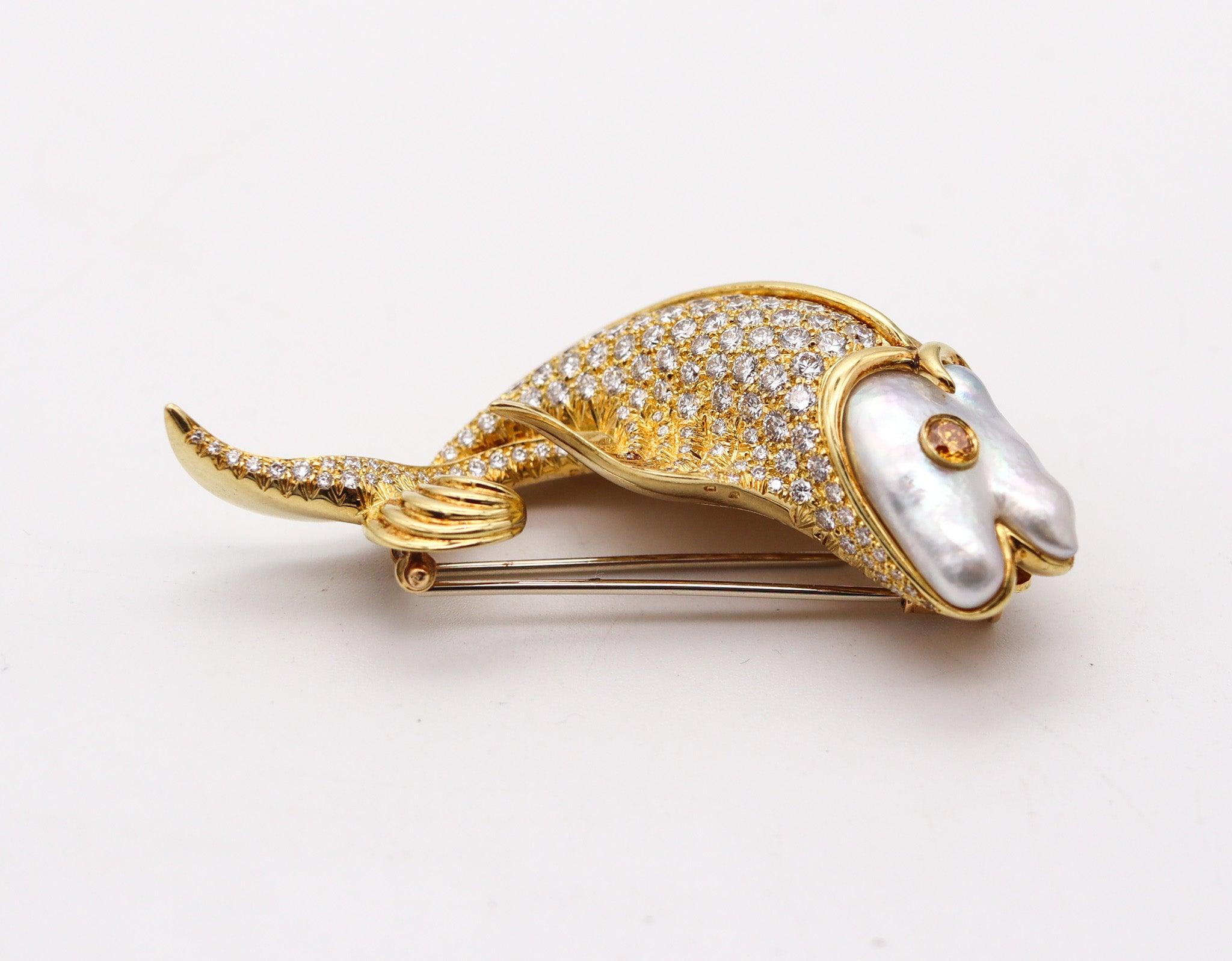 HENRY Dunay Spilla a forma di pesce di New York in oro giallo massiccio 18Kt con diamanti VS In condizioni ottime in vendita a Miami, FL