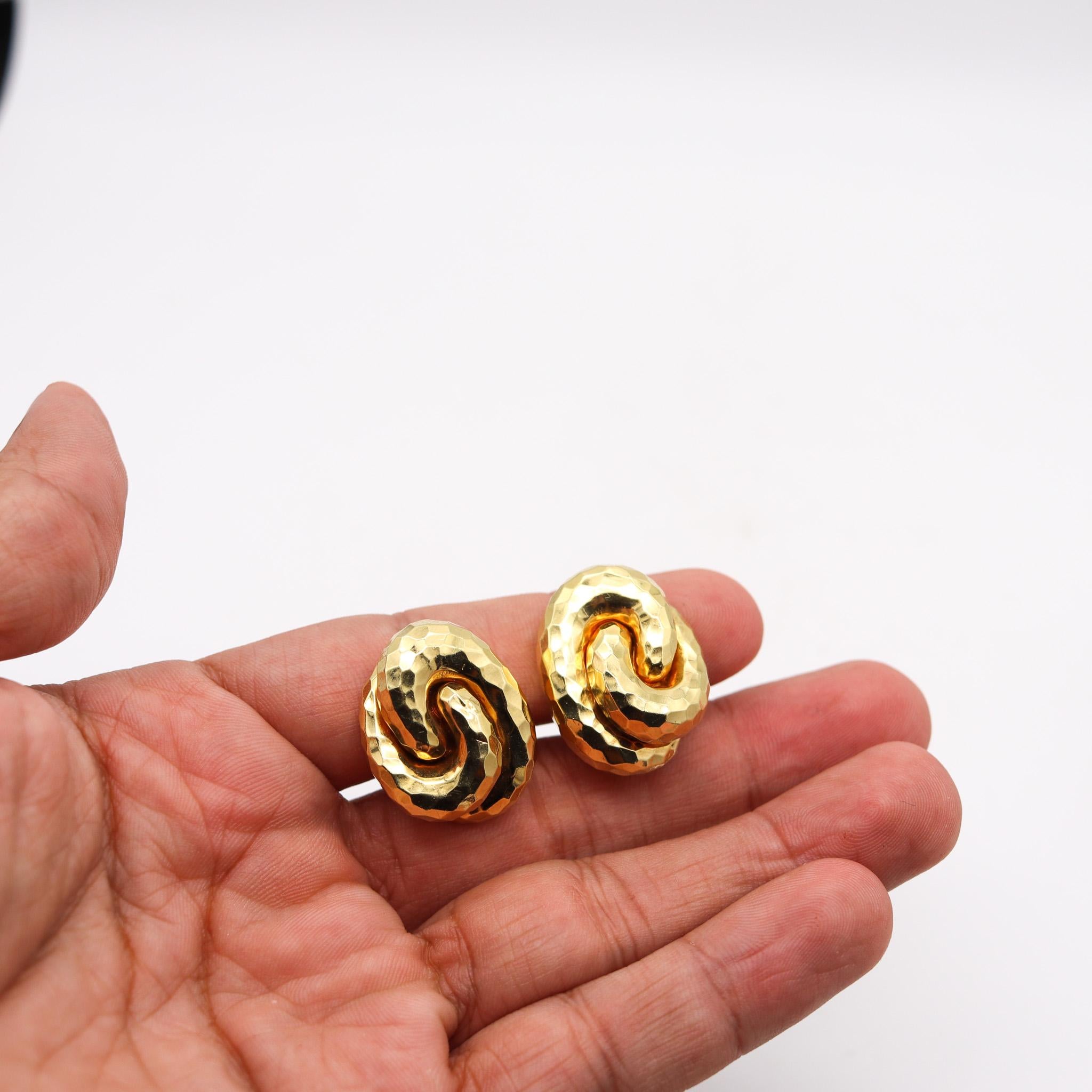 Modernist Henry Dunay New York Knots Clip on Earrings in Faceted 18 Karat Yellow Gold For Sale