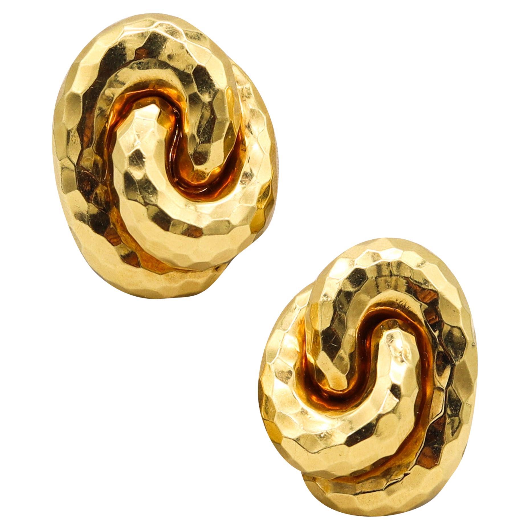 Henry Dunay New York Knots Clip on Earrings in Faceted 18 Karat Yellow Gold For Sale