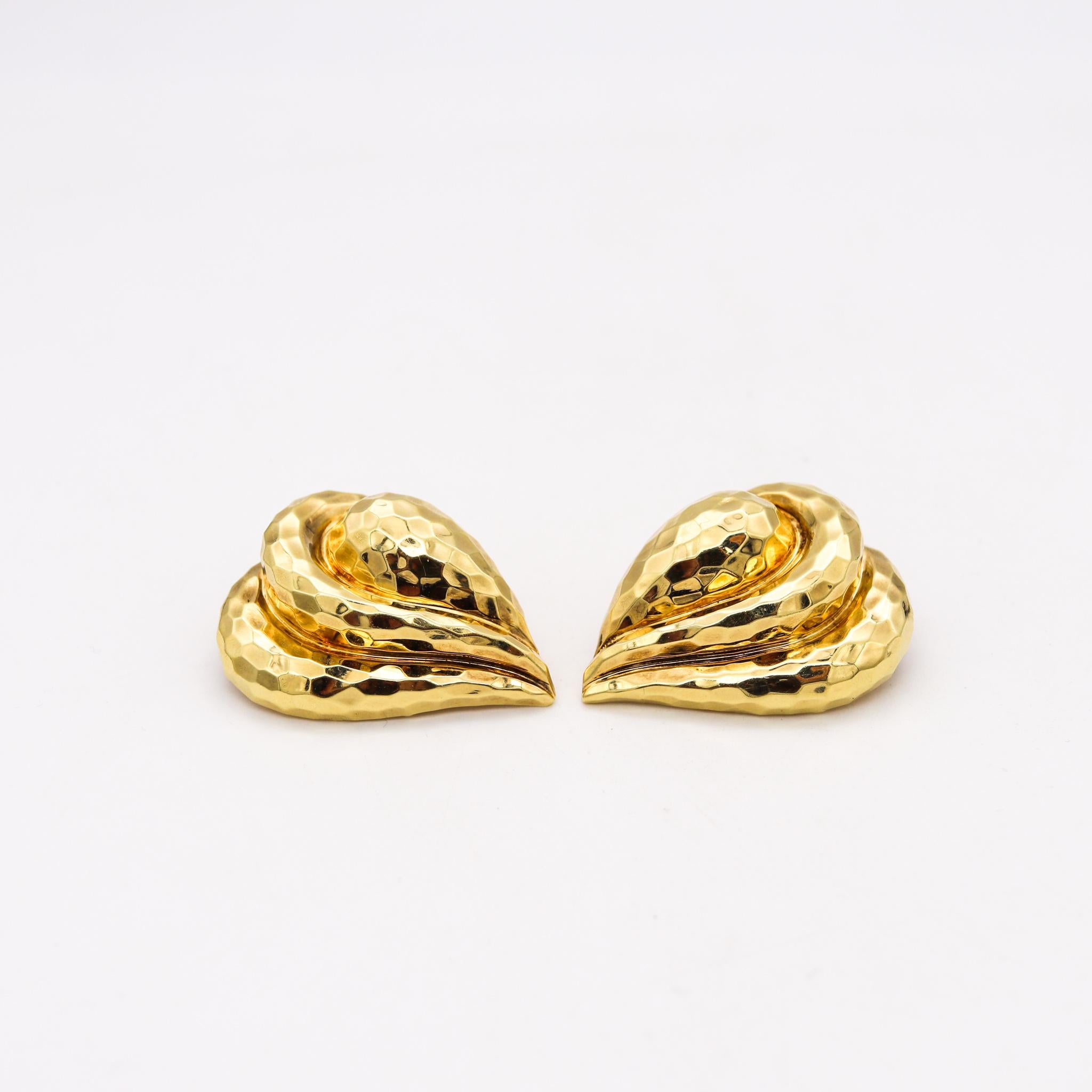 Modern Henry Dunay New York Large Clip Earrings in Solid Faceted 18kt Yellow Gold For Sale