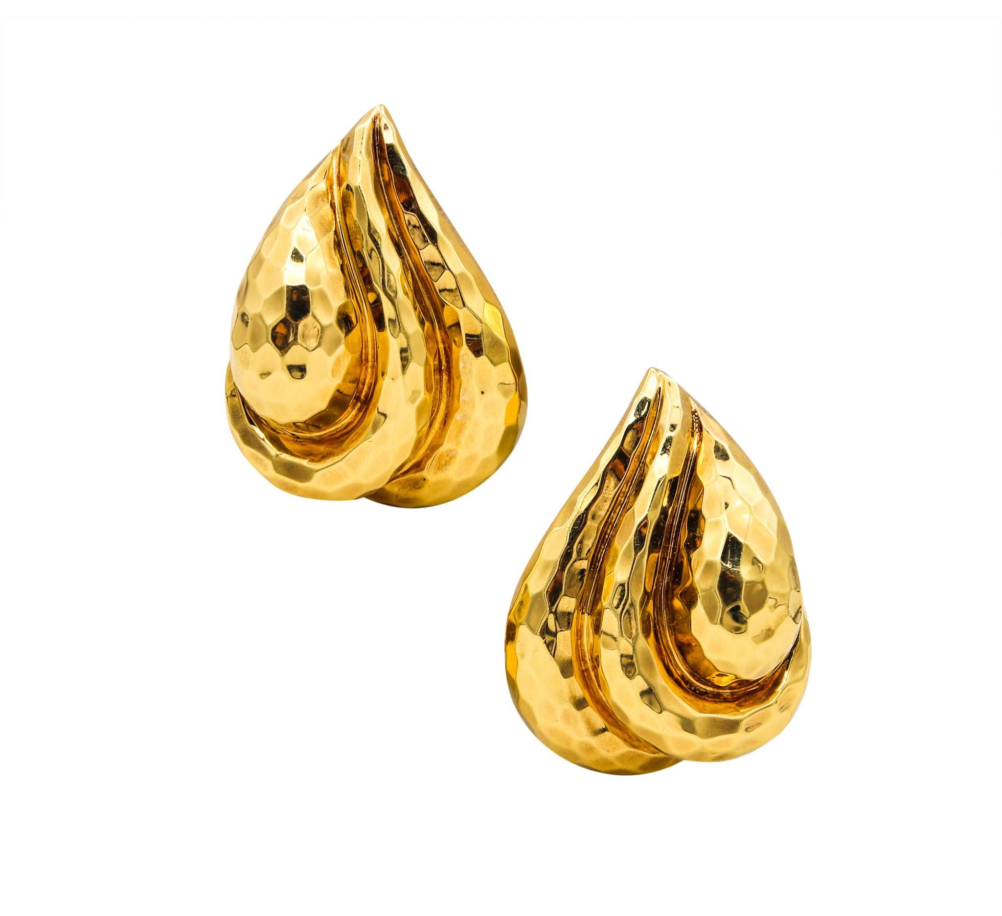 Women's Henry Dunay New York Large Clip Earrings in Solid Faceted 18kt Yellow Gold For Sale