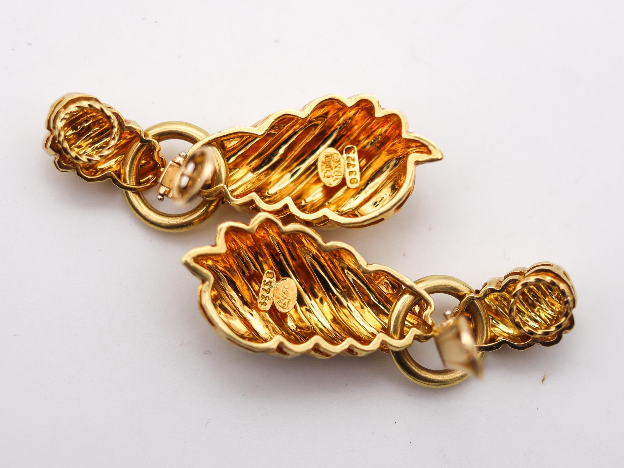 Moderniste Henry Dunay New York, grandes boucles d'oreilles pendantes en or massif 18 carats facetté en vente