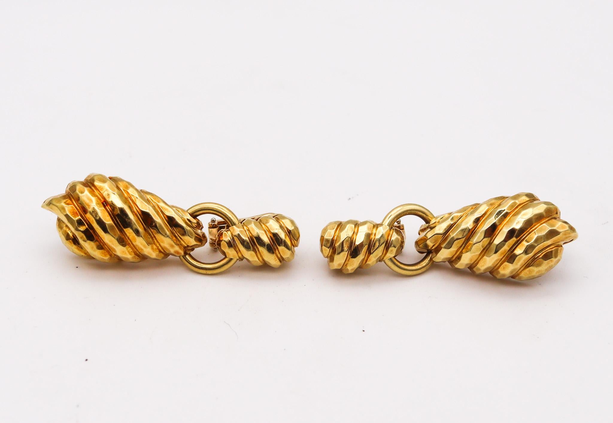 Henry Dunay New York, grandes boucles d'oreilles pendantes en or massif 18 carats facetté Excellent état - En vente à Miami, FL