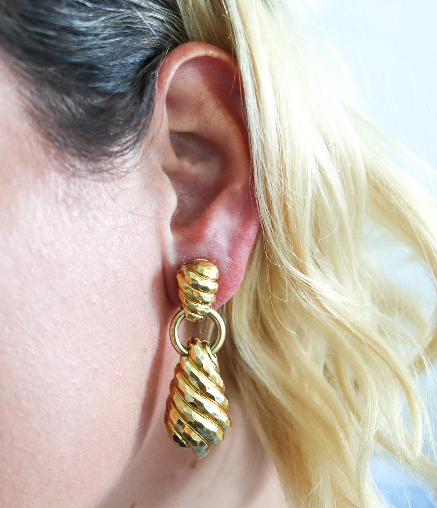 Henry Dunay New York, grandes boucles d'oreilles pendantes en or massif 18 carats facetté Pour femmes en vente