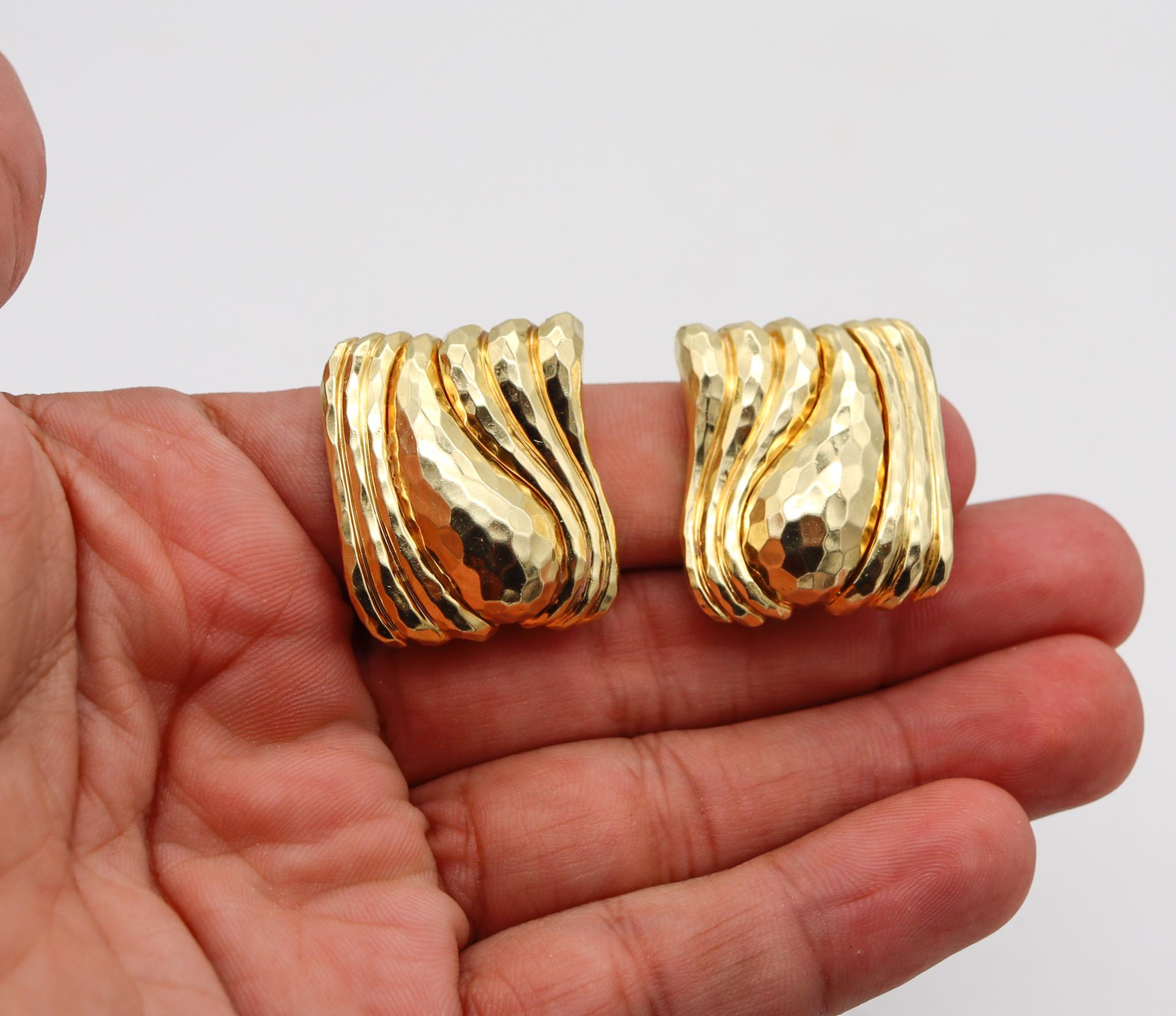 Contemporary Henry Dunay New York Large Faceted Textured Earrings Hammered 18Kt Yellow Gold