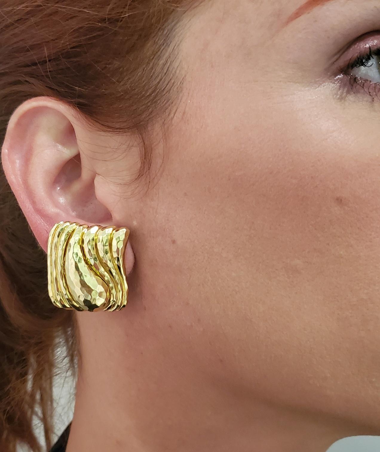 Henry Dunay, New York, große facettierte, strukturierte Ohrringe, gehämmertes 18 Karat Gelbgold 2