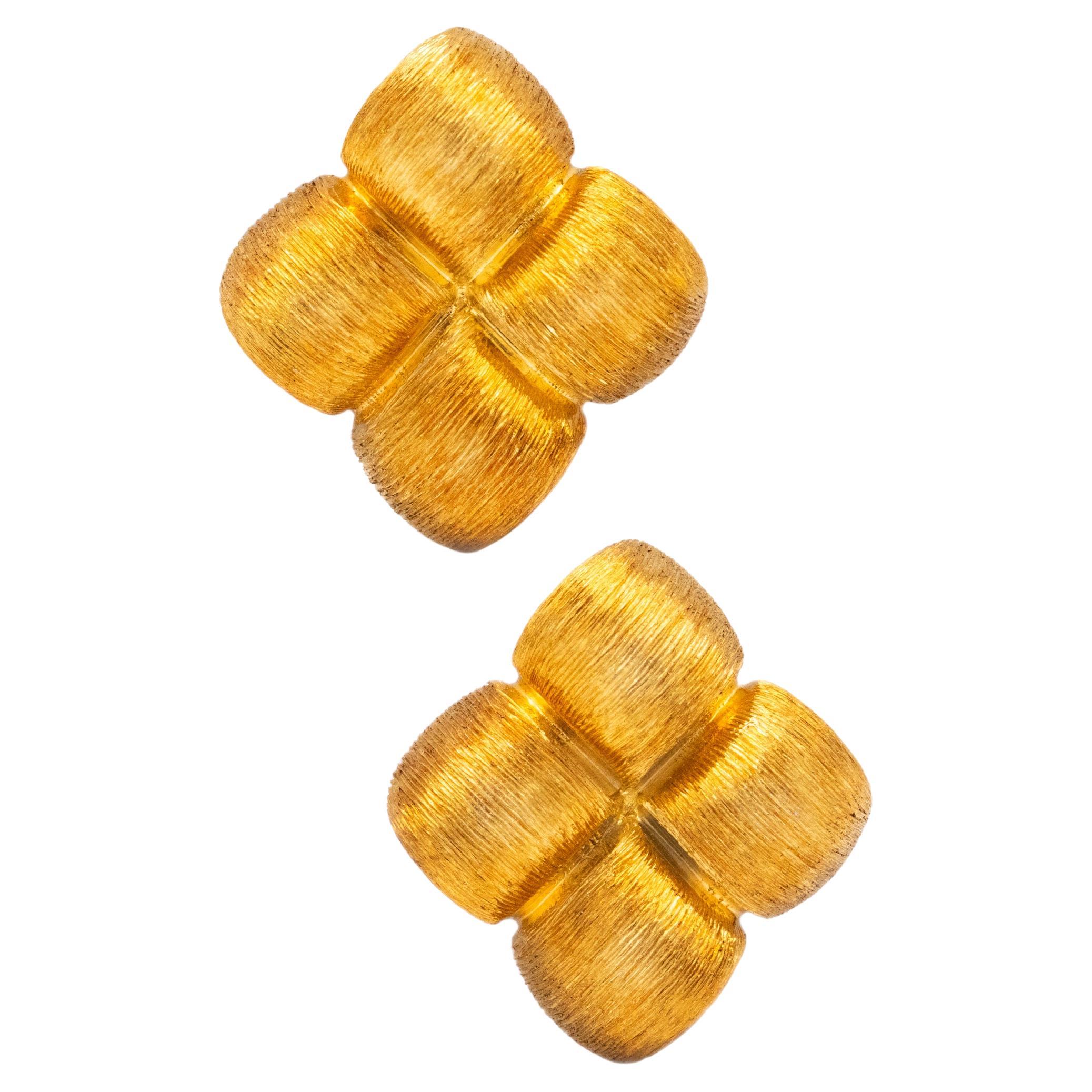 Henry Dunay New York Textured 18Kt Yellow Gold Squared Geometric Earrings For Sale