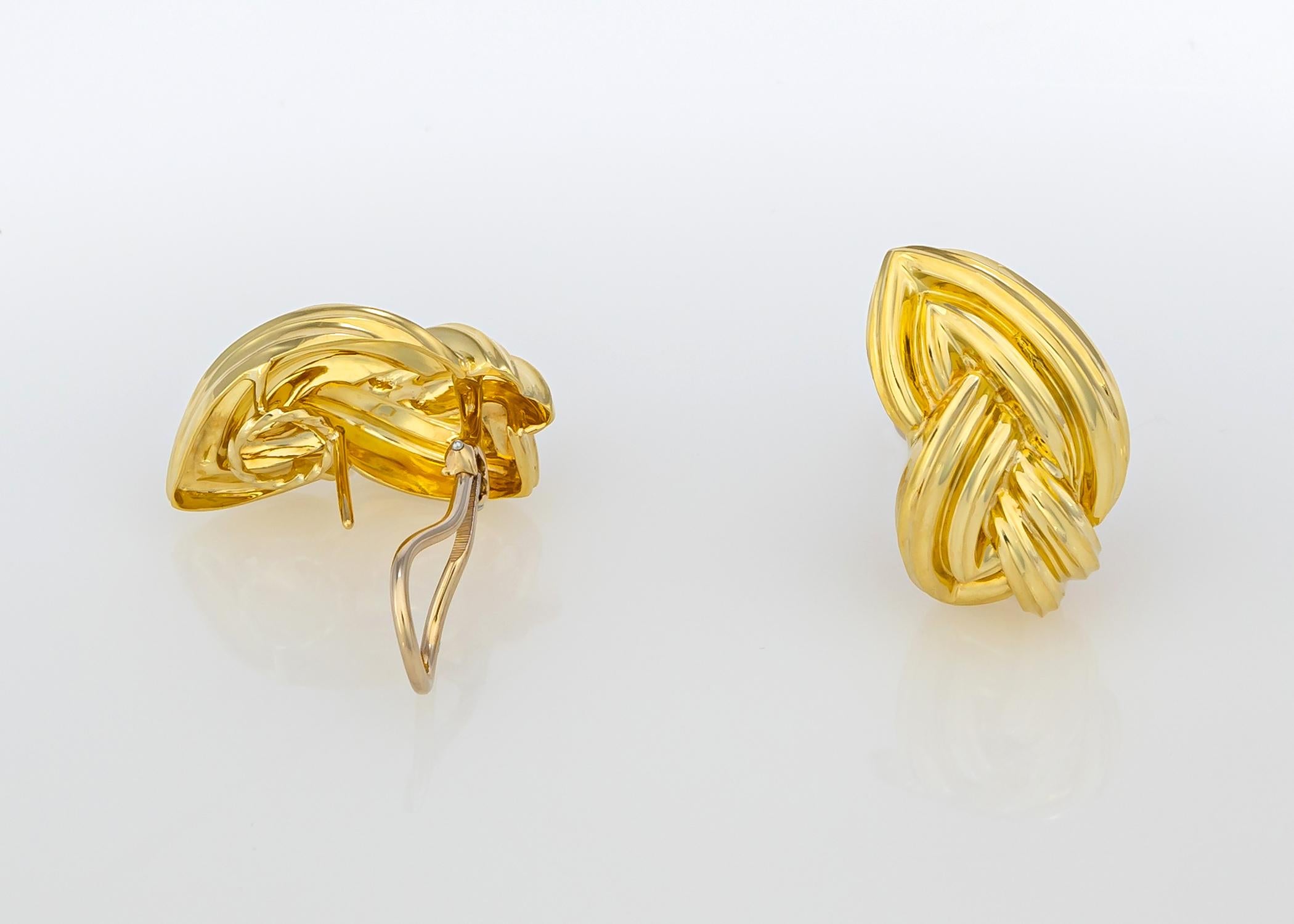 Henry Dunay Nightwind Gold Earrings In Excellent Condition For Sale In Atlanta, GA