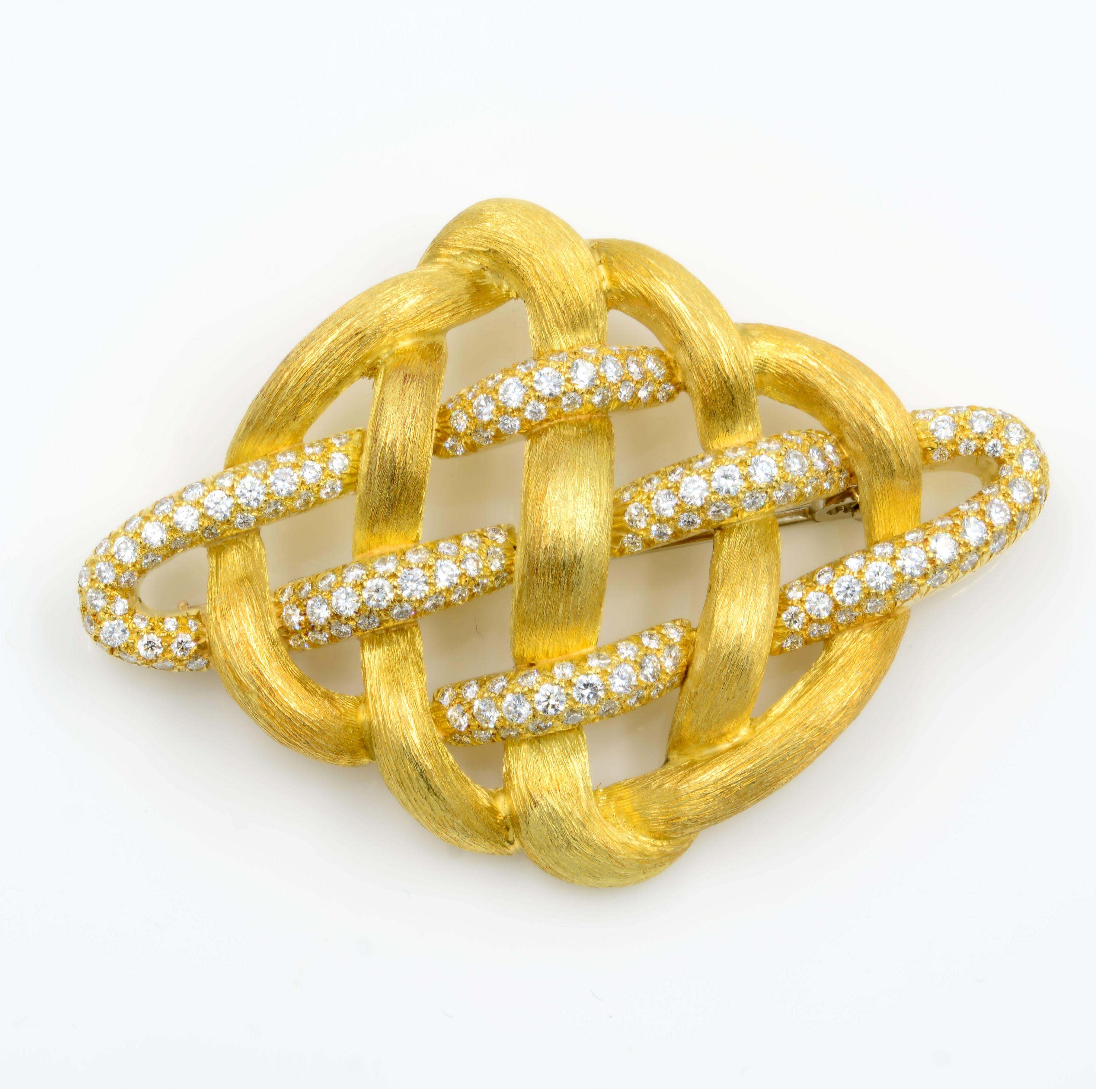 18 kt., the openwork brooch fashioned of interwoven finely textured gold, accented by 184 round diamonds approximately 4.25 cts., signed Dunay, approximately 27.4 dwt.
Length: 6.5cm
Width:  4.5cm
ID: 32249