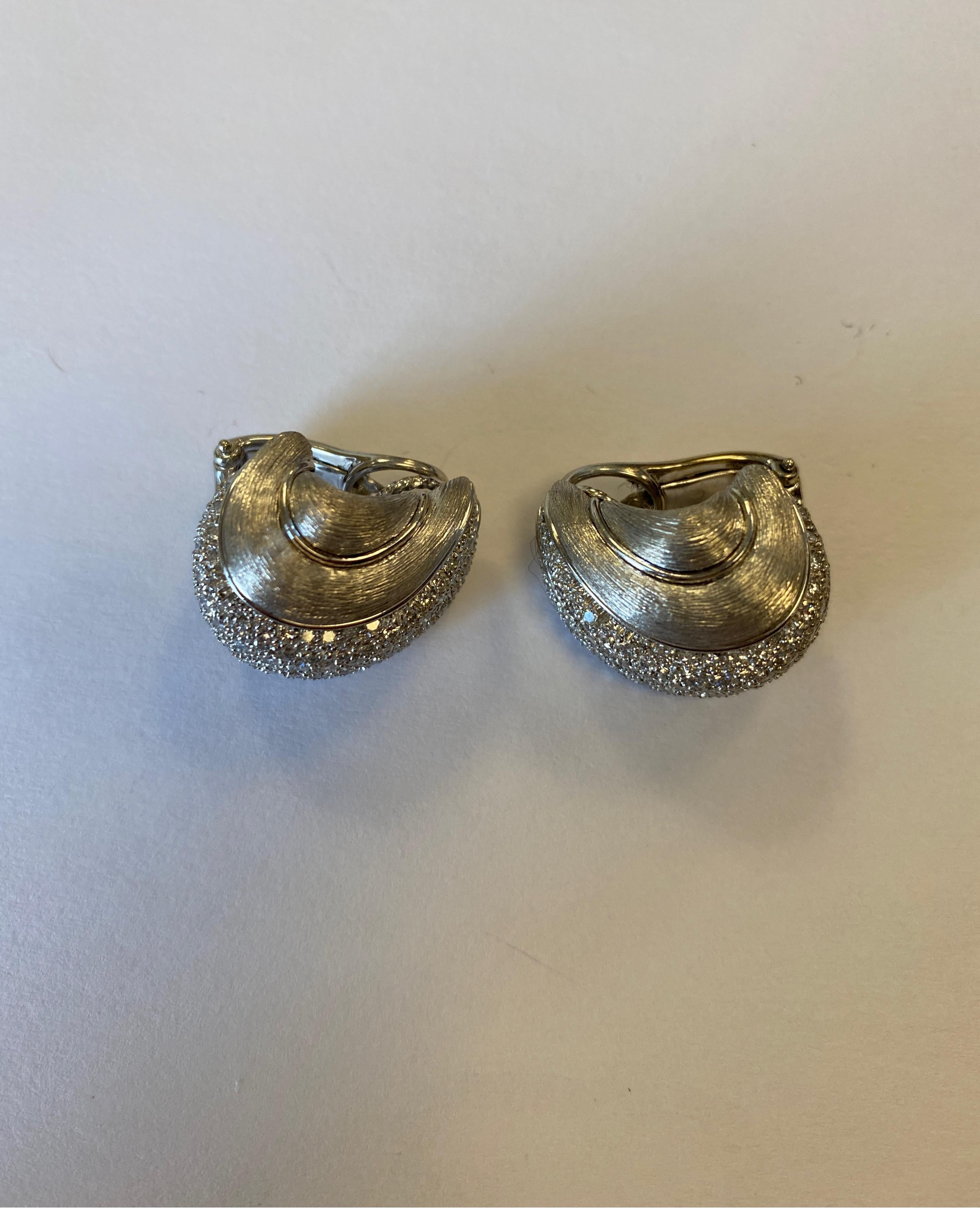Henry Dunay Platinum and Diamond Sabi Finish Ear Clips In New Condition For Sale In Chicago, IL