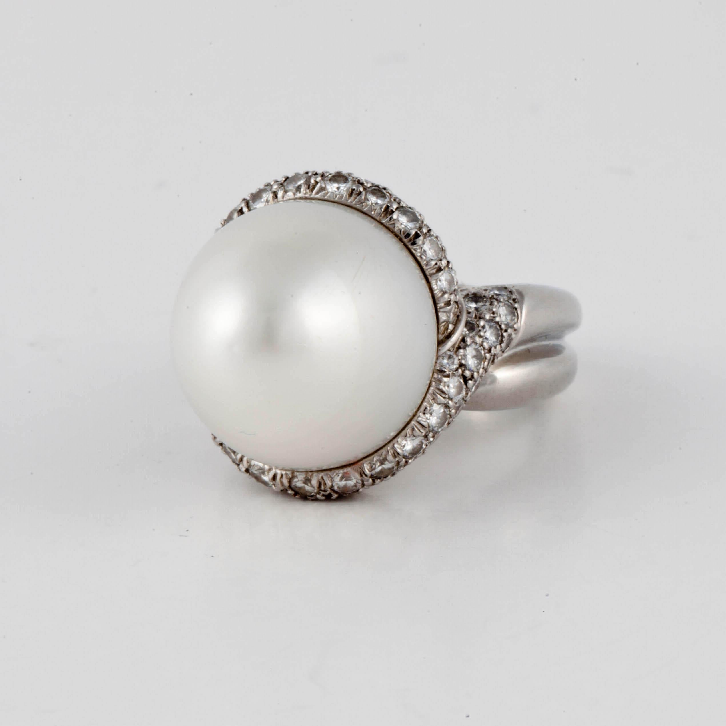 Henry Dunay Platinum Baroque Pearl and Diamond Ring In Good Condition For Sale In Houston, TX