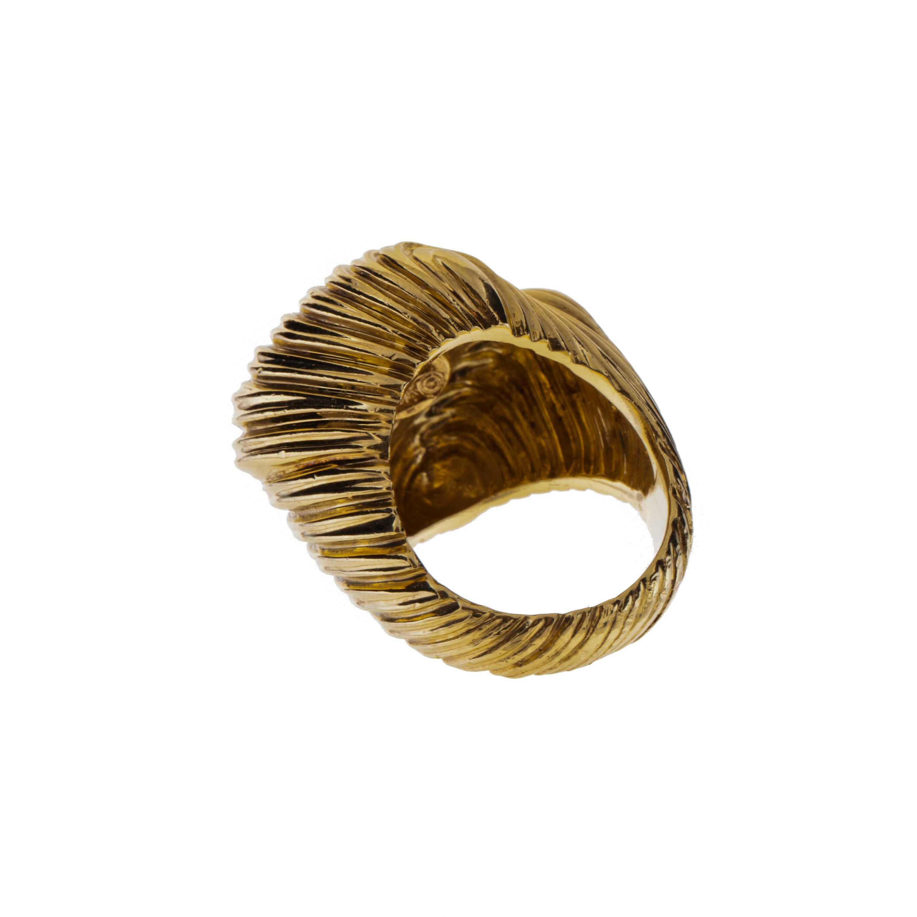 Contemporaneo Anello in oro 18 carati con cupola a coste di Henry Dunay