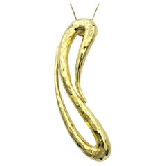 Ciondolo HENRY Dunay Looping con finitura martellata in oro giallo 18 carati